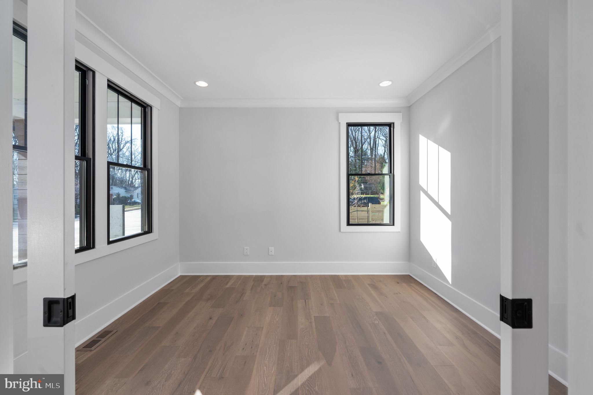 VIENNA WOODS - Residential