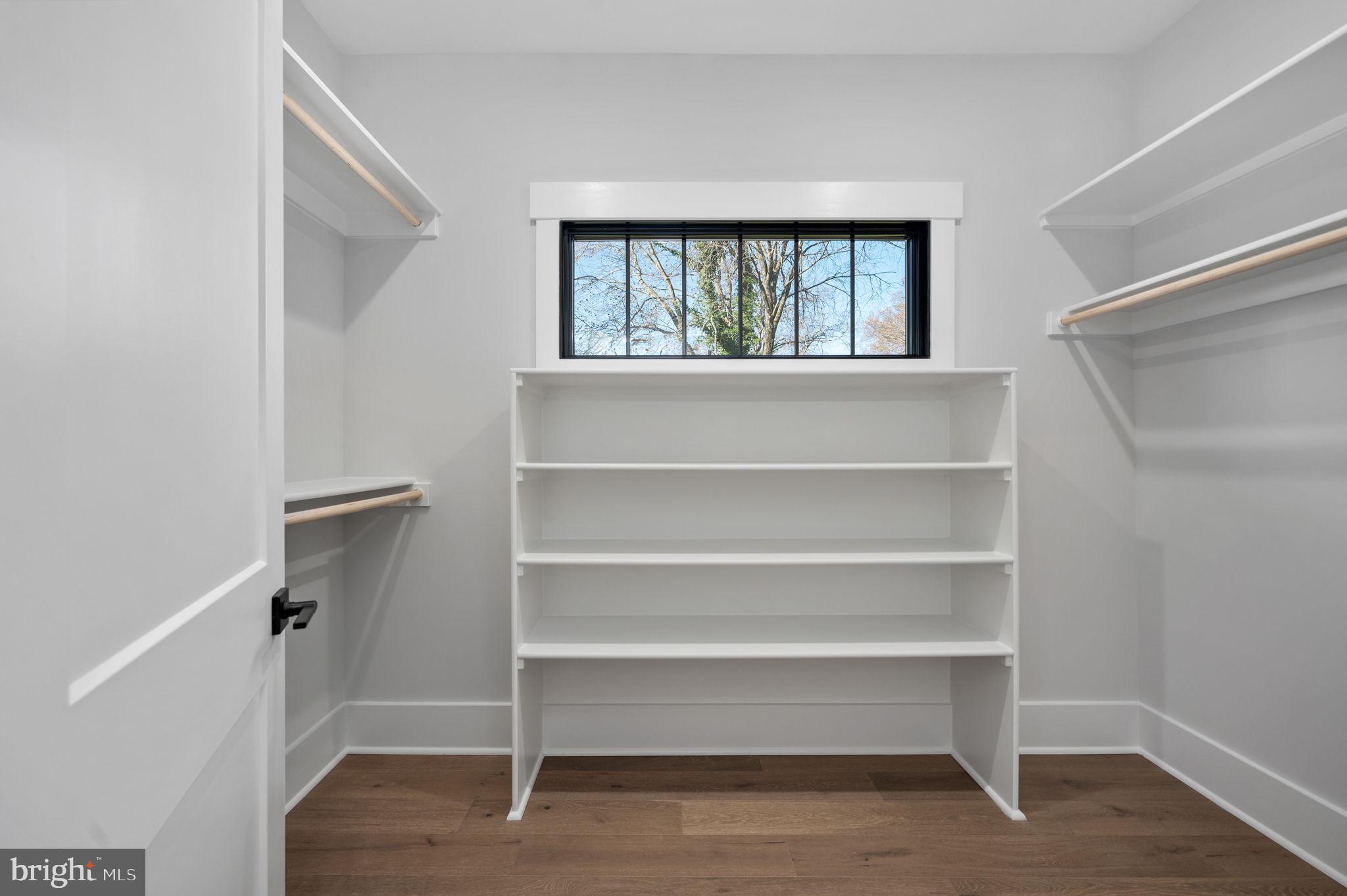 VIENNA WOODS - Residential