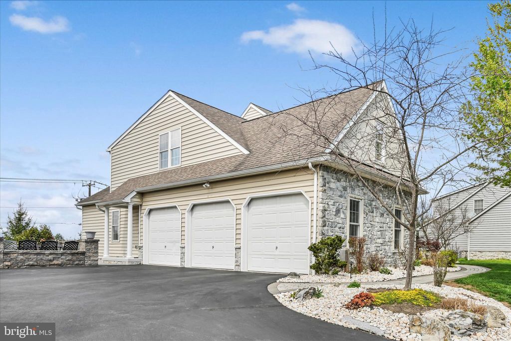 Photo of 37 Violets Path, ELIZABETHTOWN, PA 17022 (MLS # PALA2086328)