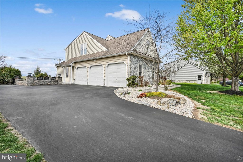 Photo of 37 Violets Path, ELIZABETHTOWN, PA 17022 (MLS # PALA2086328)