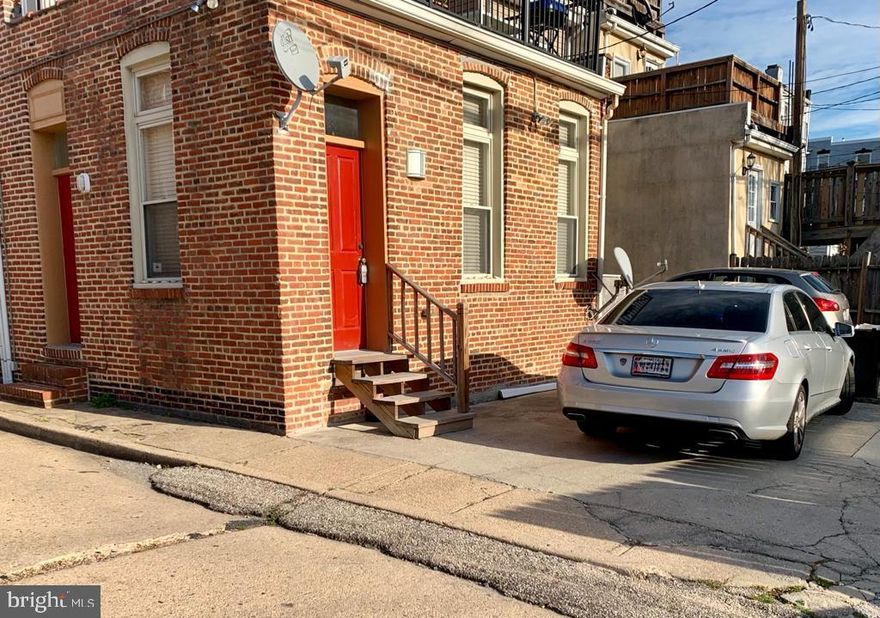 Smart totally renovated studio steps from M and T stadium, University of Maryland Medical campus, and a skip and a jump from the Inner Harbor!  Granite counters, ample kitchen storage, washer and dryer in units, full bath, and a super convenient parking space complete the picture!  Rent Spree Link: https://apply.link/IUzT398  
***Owners require a 680 minimum credit score.***