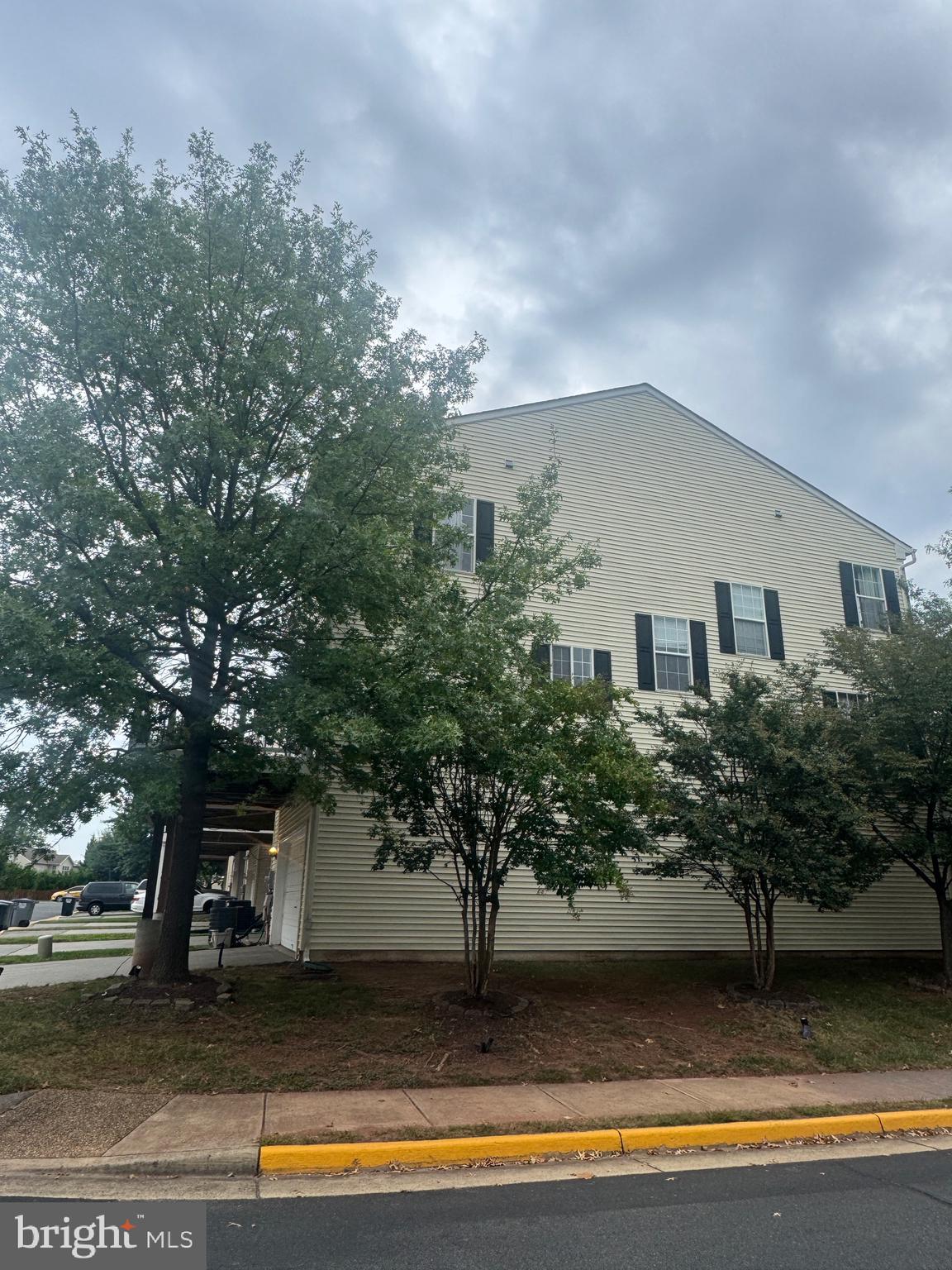 ASHBROOK VILLAGE - Residential Lease