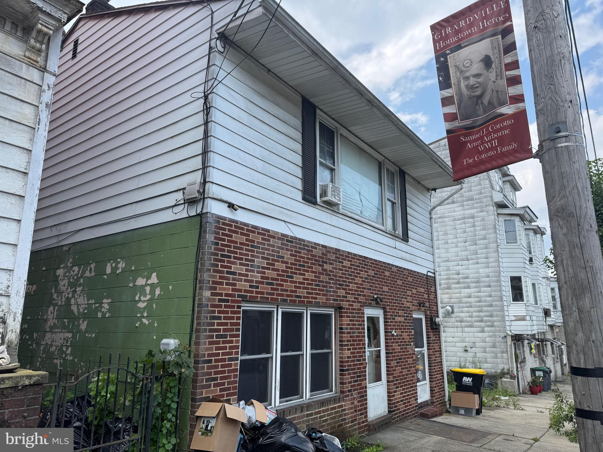 25 W MAIN STREET 27