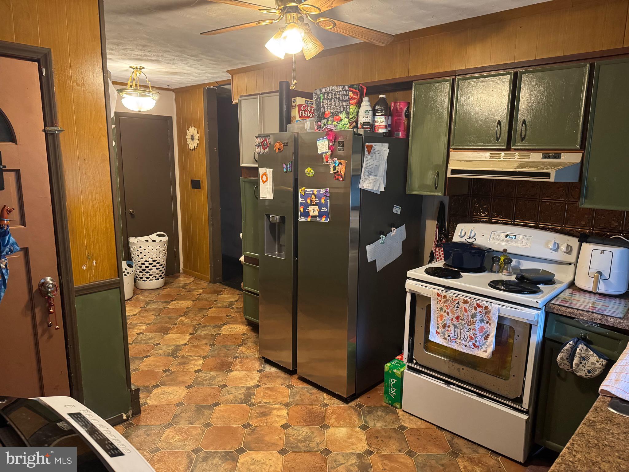 25 W MAIN STREET 27