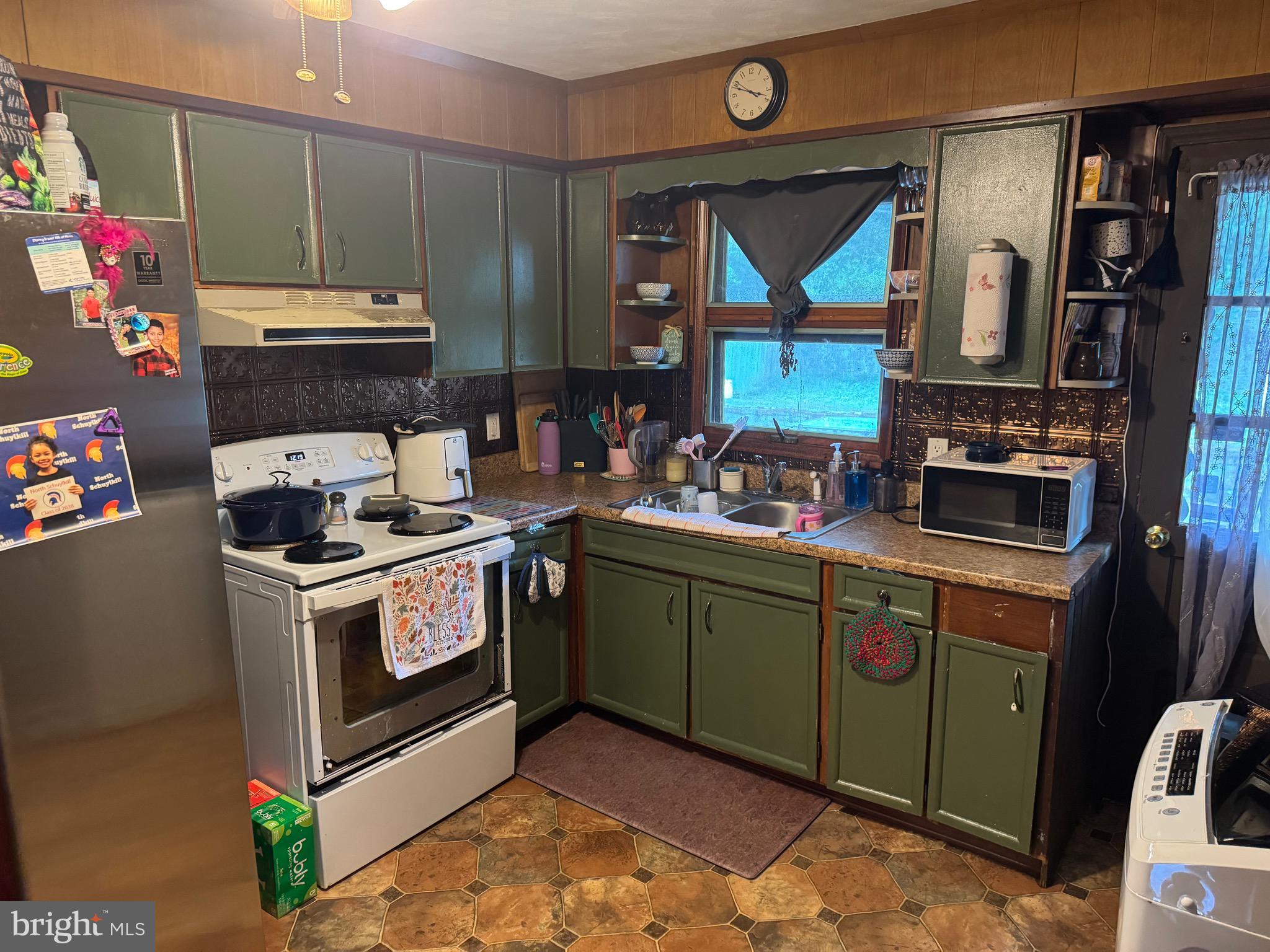 25 W MAIN STREET 27