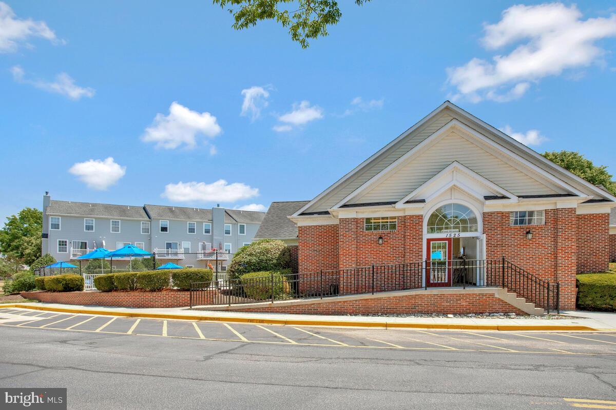 CEDAR GROVE AT CROFTON - Residential