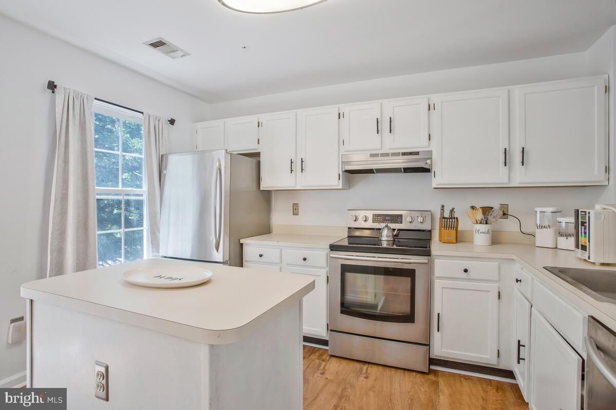 CEDAR GROVE AT CROFTON - Residential