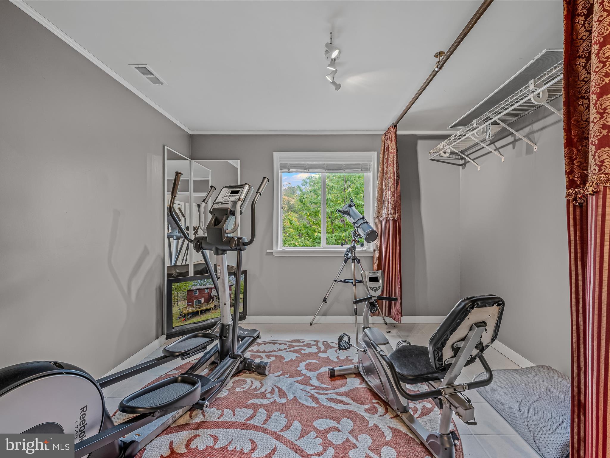 HUNGARIAN MT. TABOR - Residential