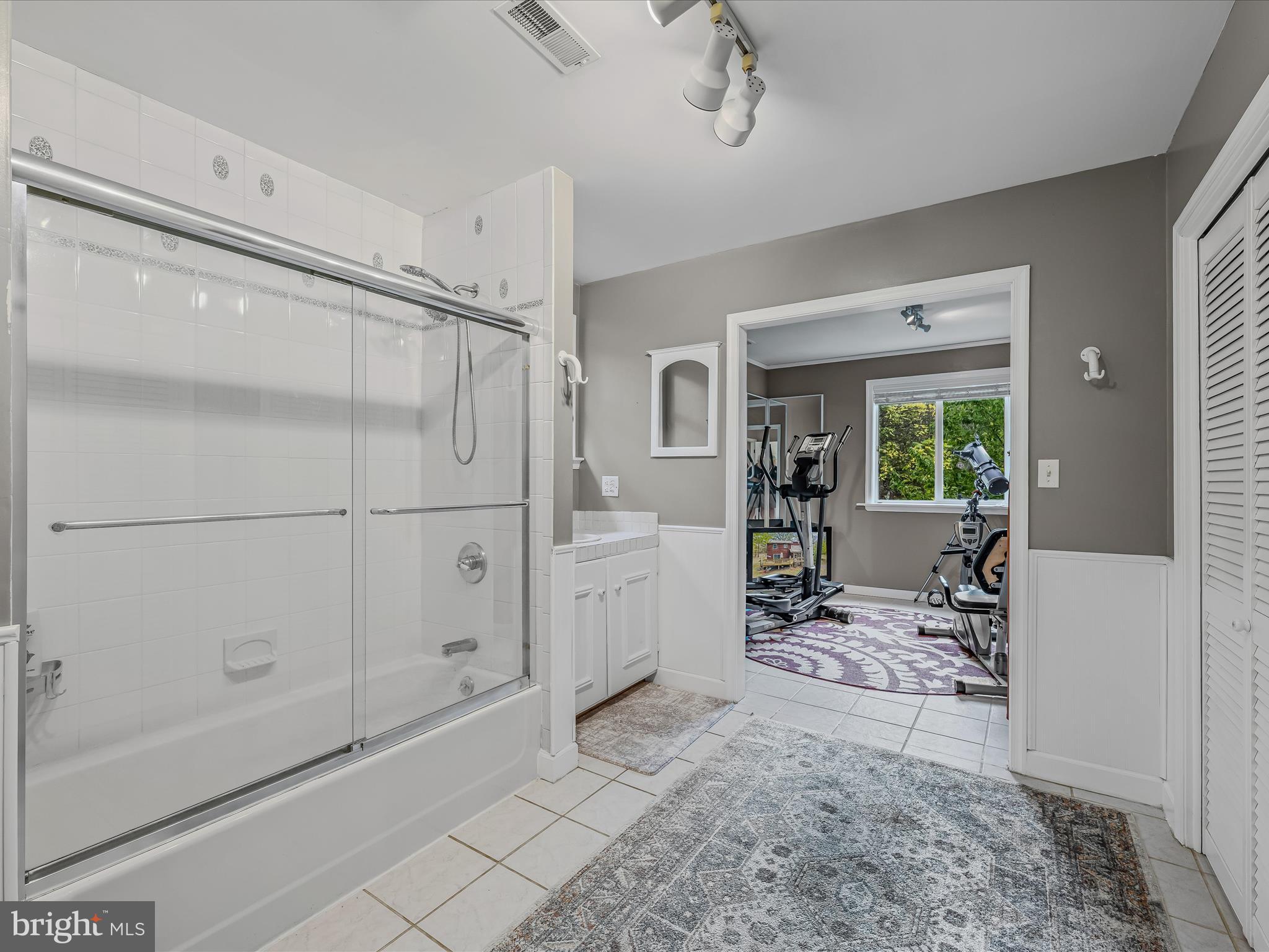 HUNGARIAN MT. TABOR - Residential