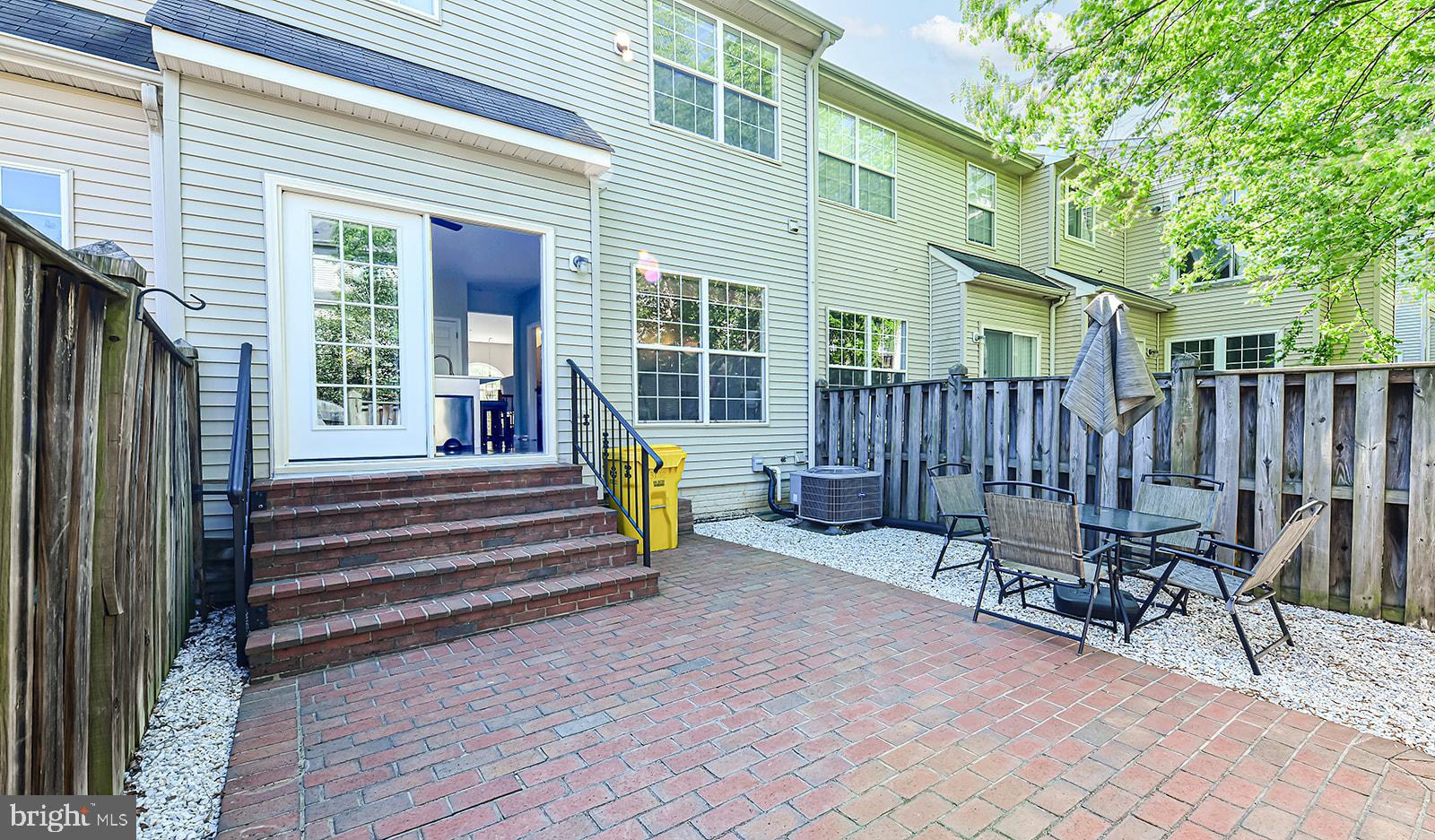 RUSSETT GREEN - Residential