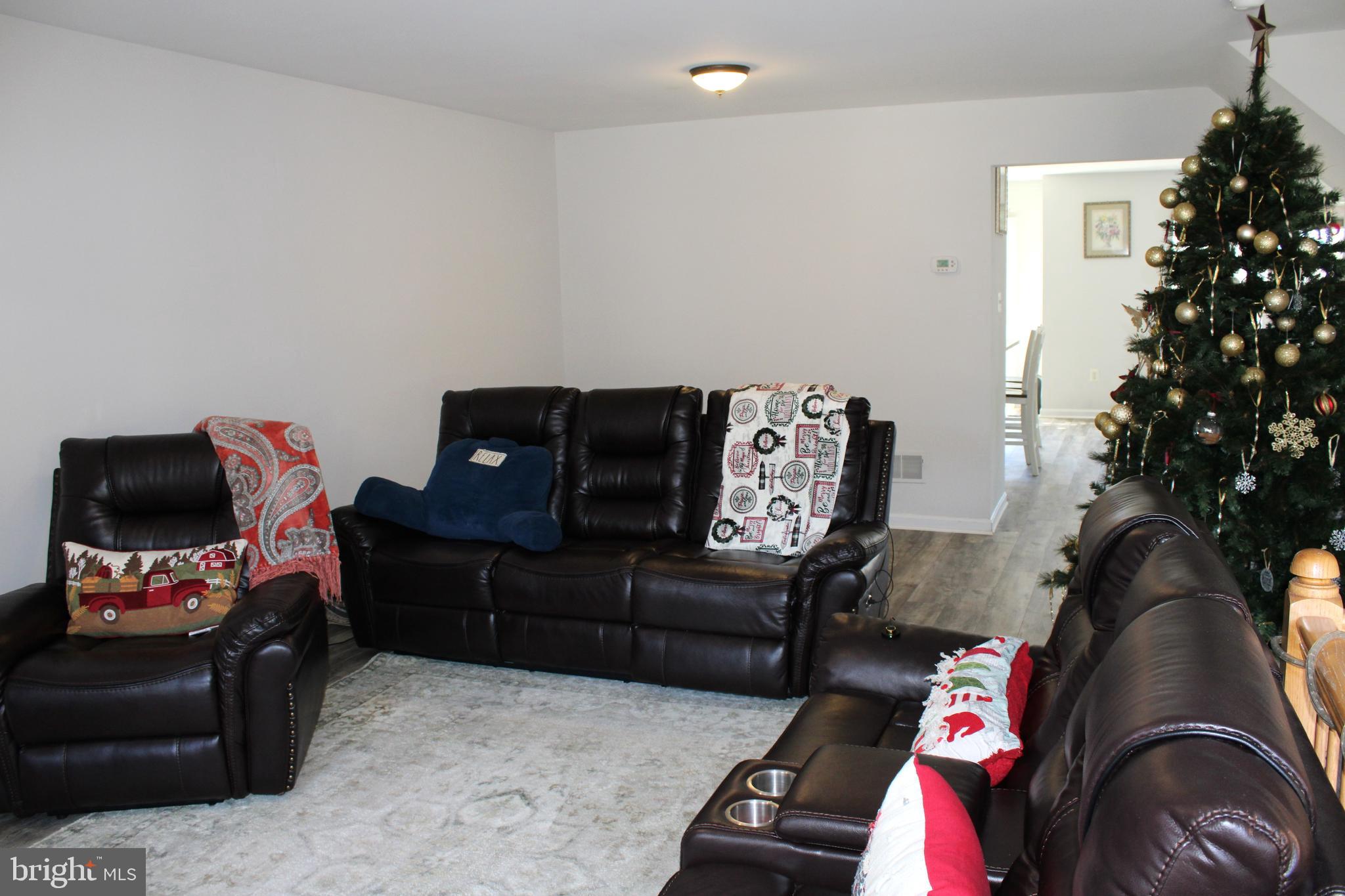 PARADISE - Residential Lease