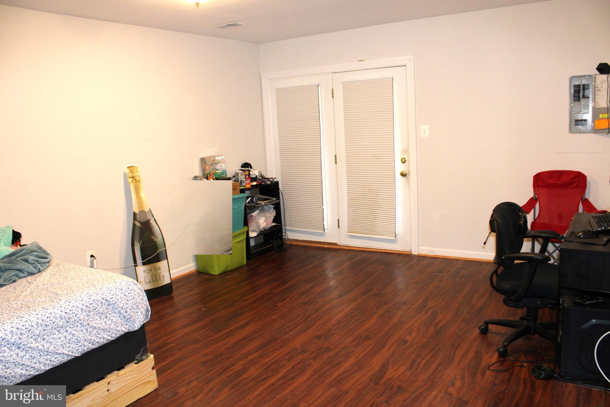 PARADISE - Residential Lease