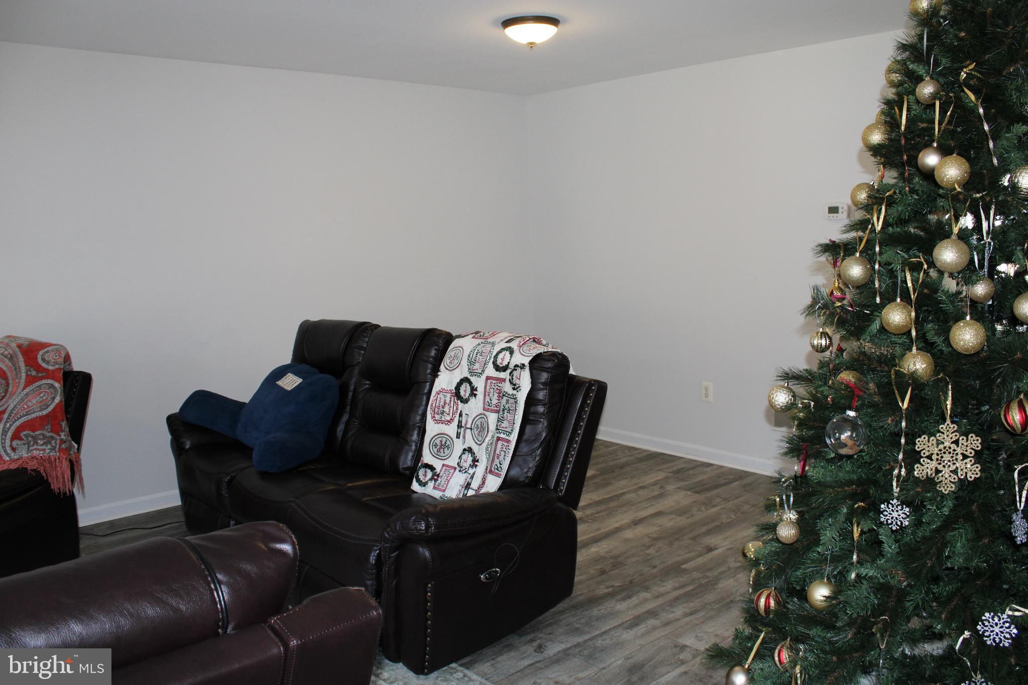 PARADISE - Residential Lease