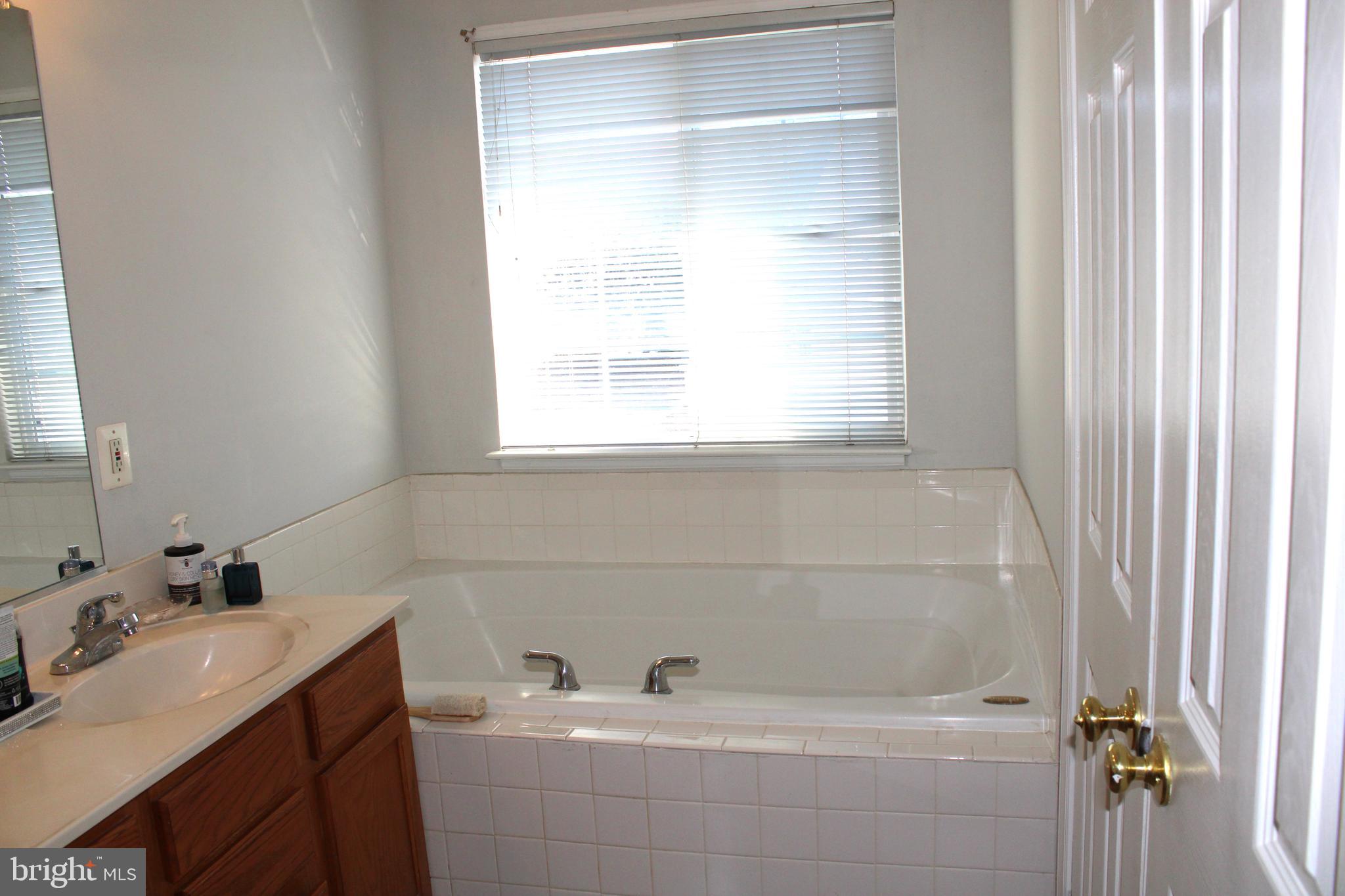 PARADISE - Residential Lease