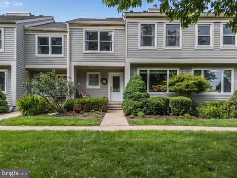 303 KNOLL WAY ROCKY HILL NJ 08553