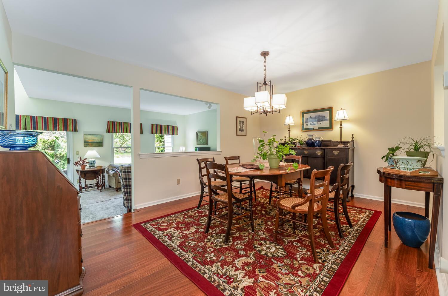303 KNOLL WAY