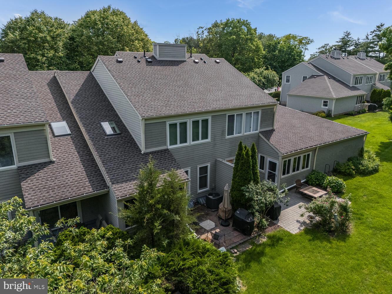 303 KNOLL WAY