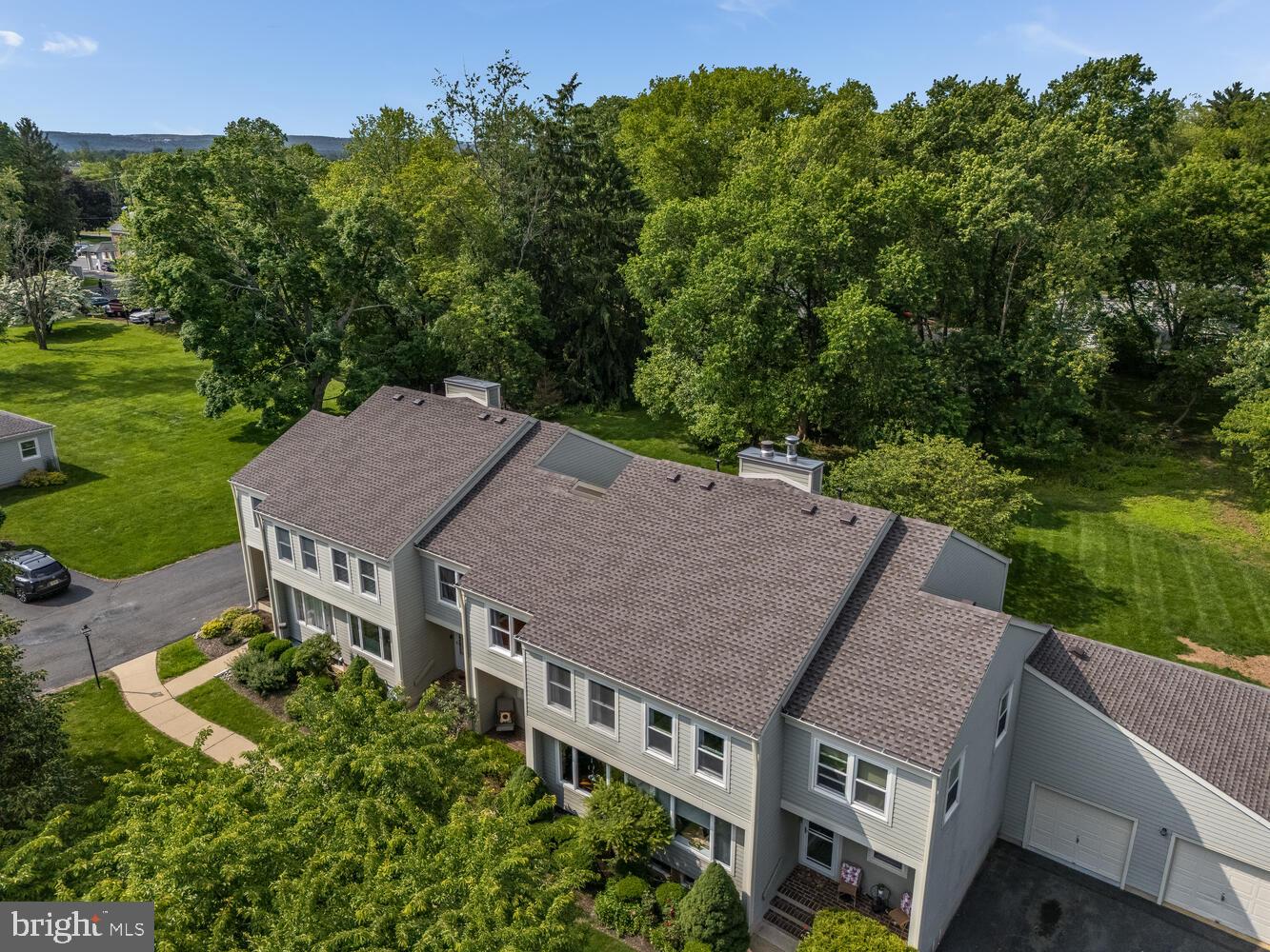 303 KNOLL WAY