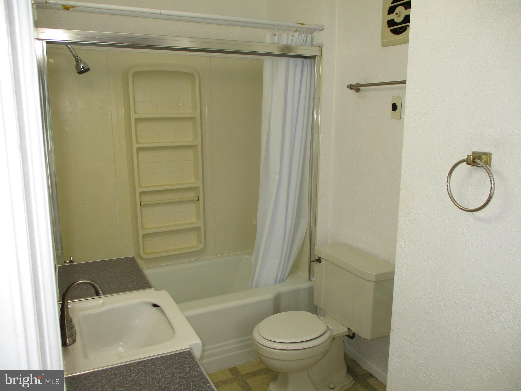 MAUGANSVILLE - Residential Lease