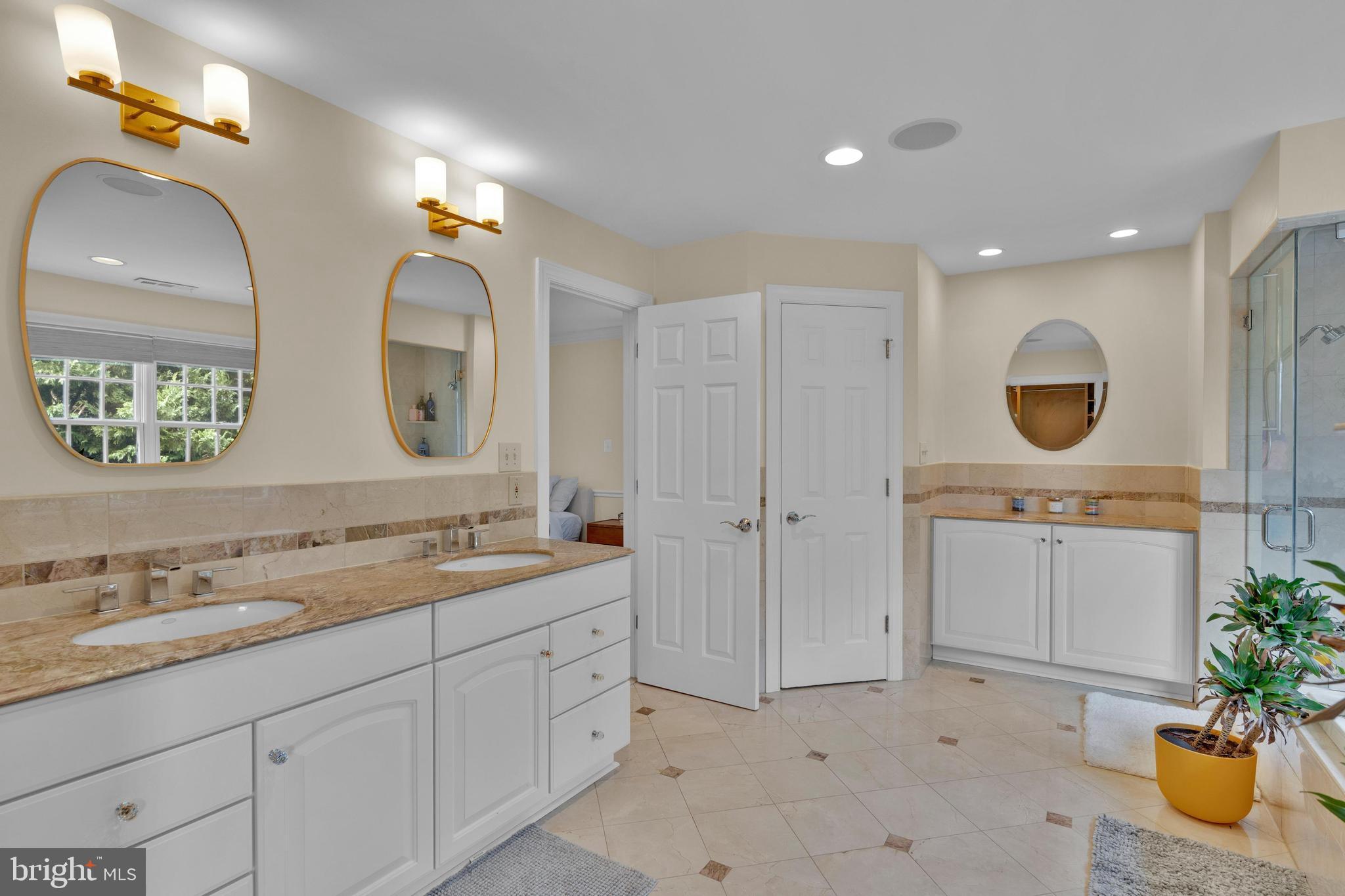 CHAIN BRIDGE SQUARE - Residential