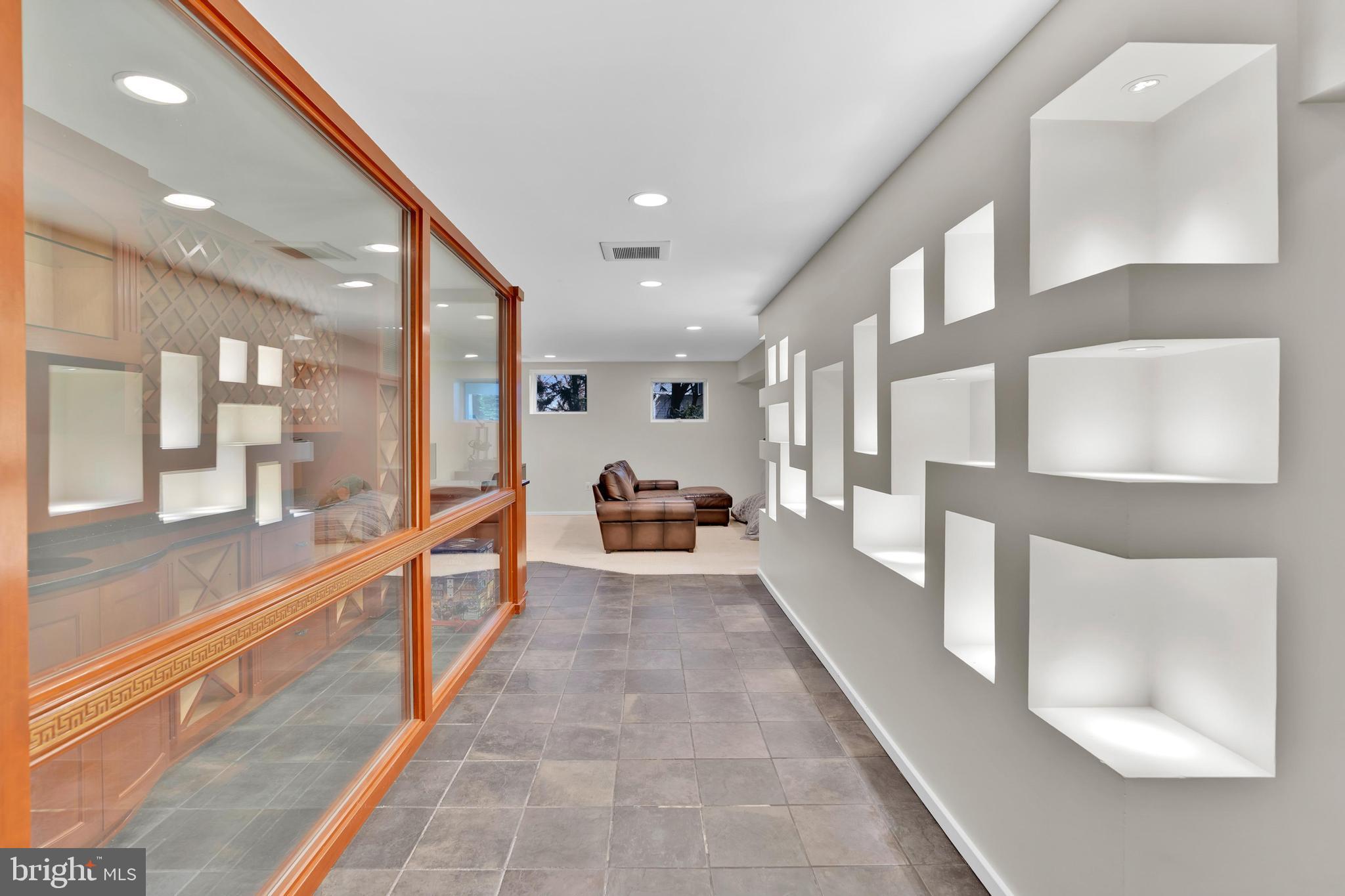 CHAIN BRIDGE SQUARE - Residential