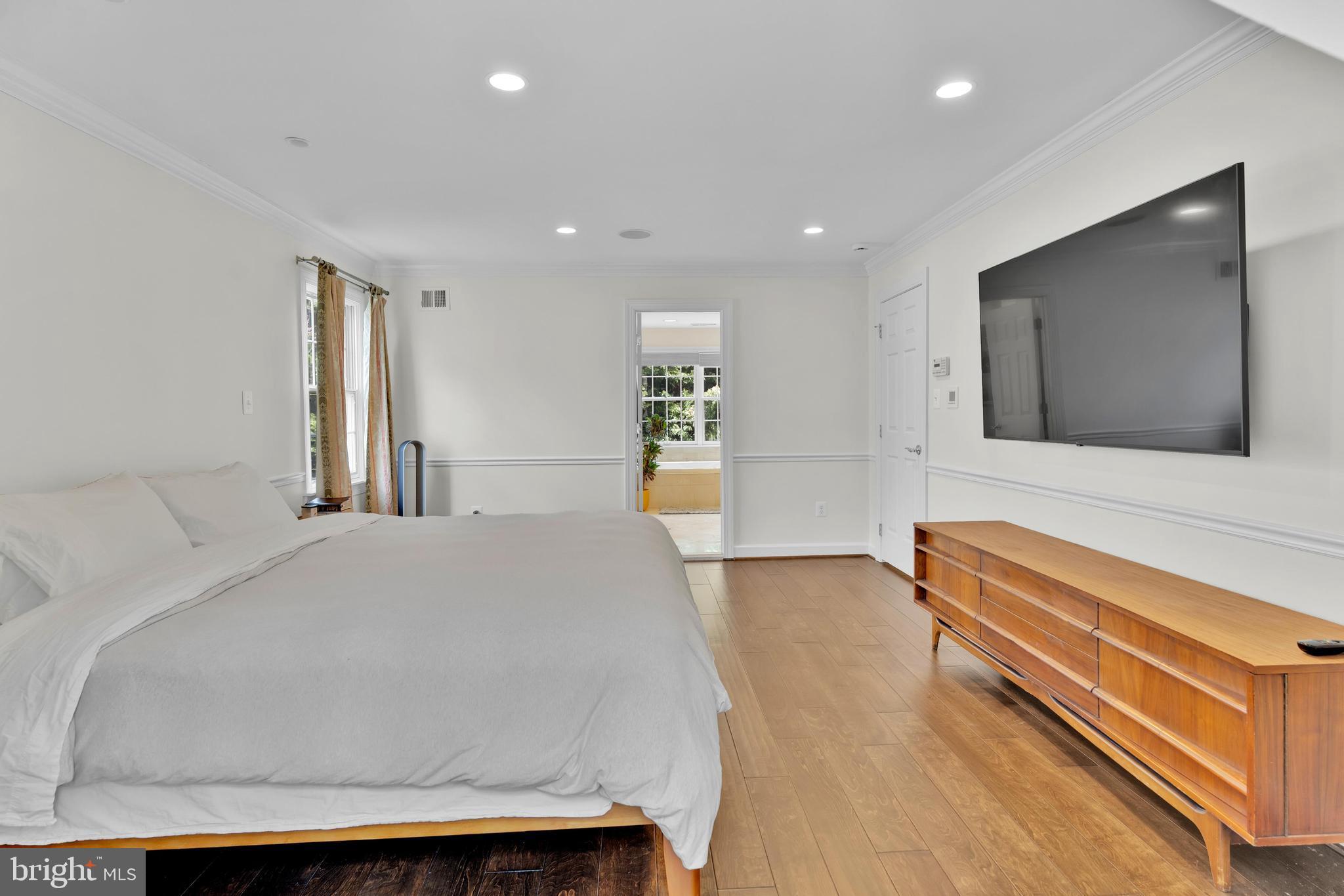 CHAIN BRIDGE SQUARE - Residential