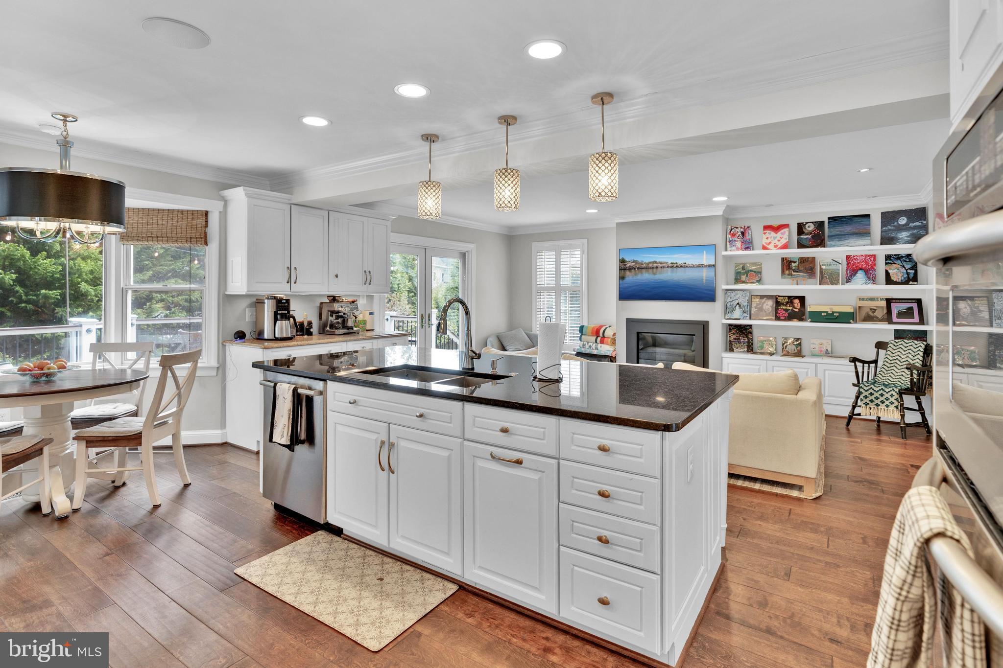 CHAIN BRIDGE SQUARE - Residential