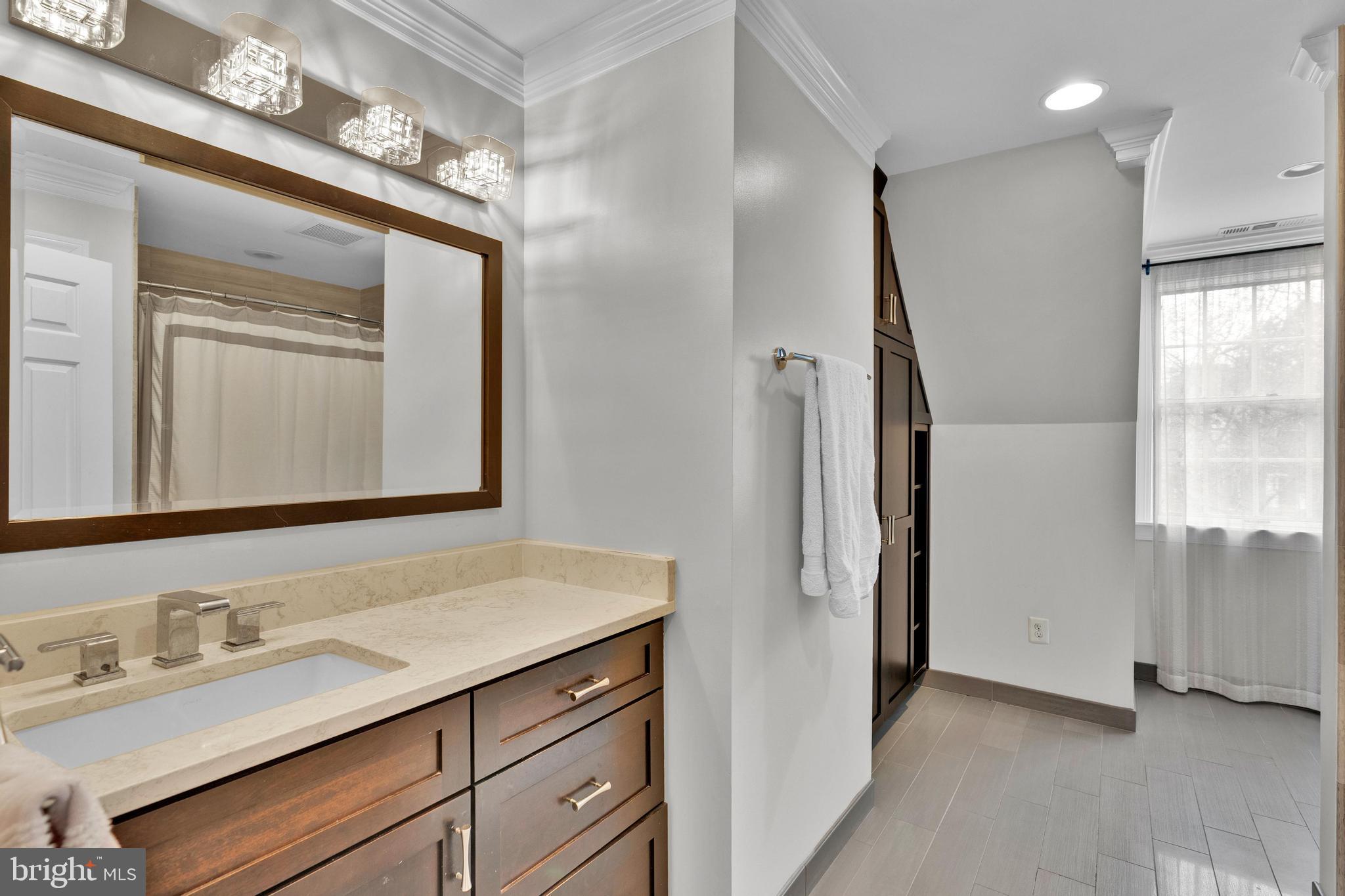 CHAIN BRIDGE SQUARE - Residential