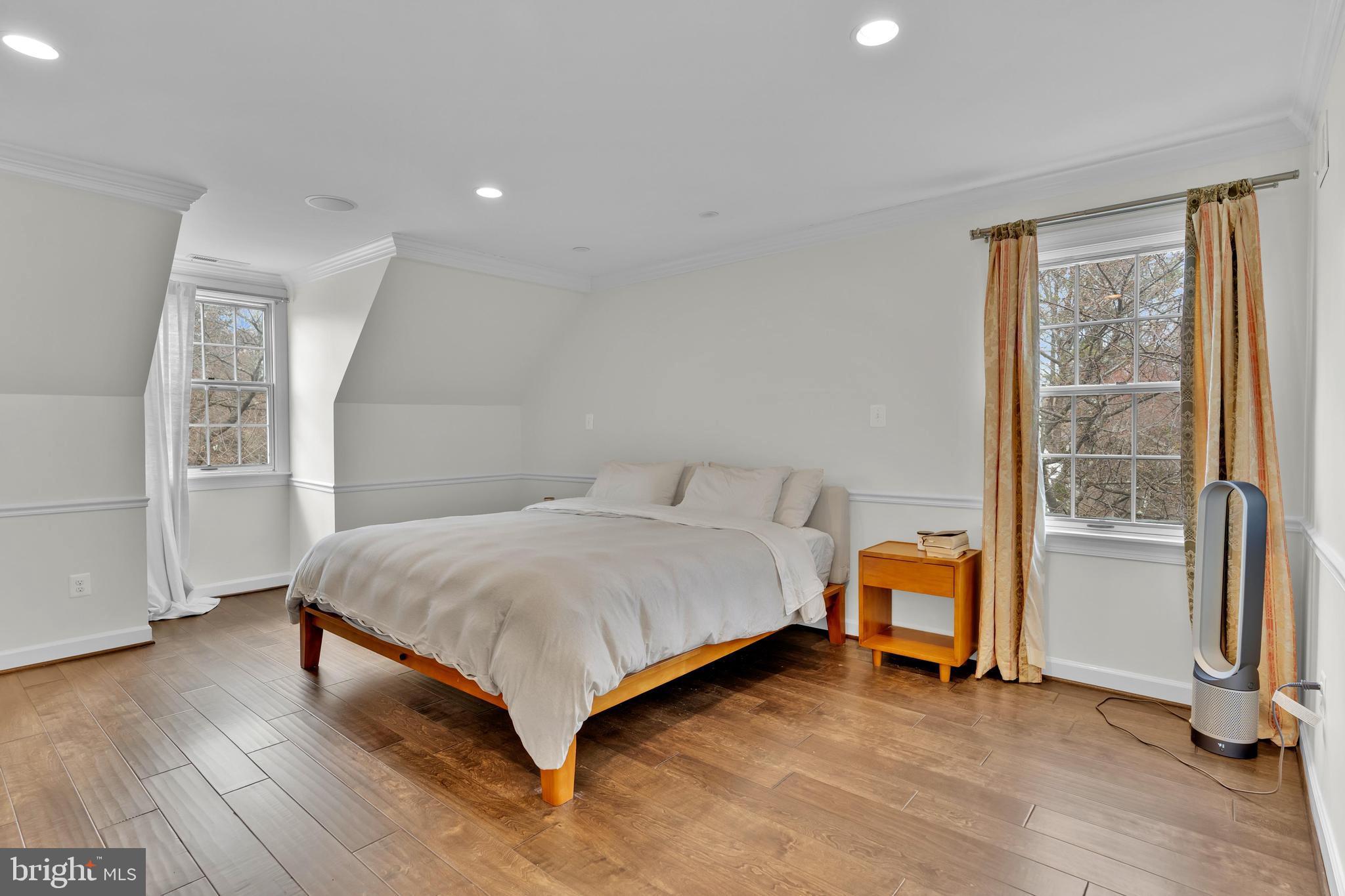 CHAIN BRIDGE SQUARE - Residential