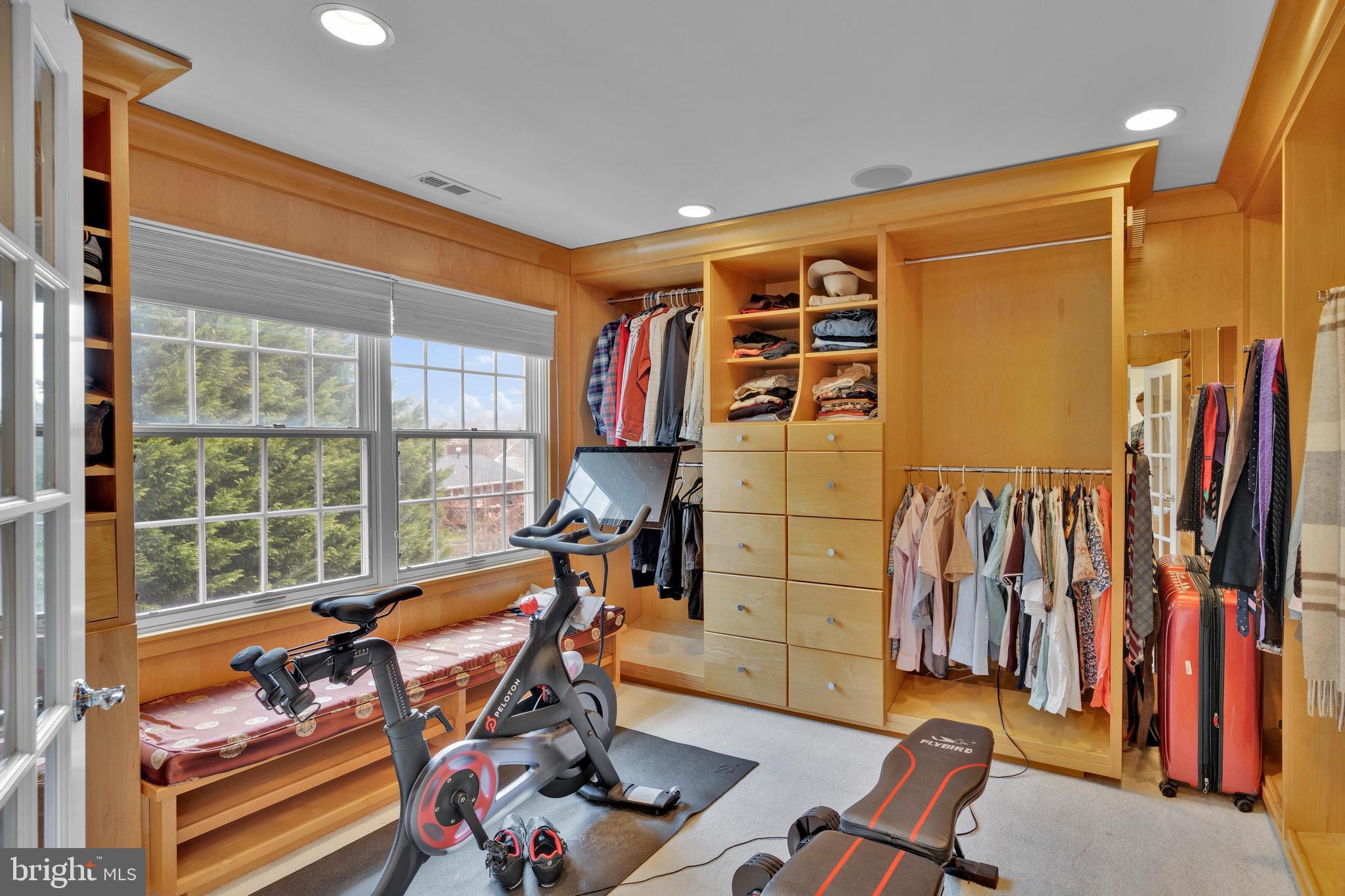 CHAIN BRIDGE SQUARE - Residential