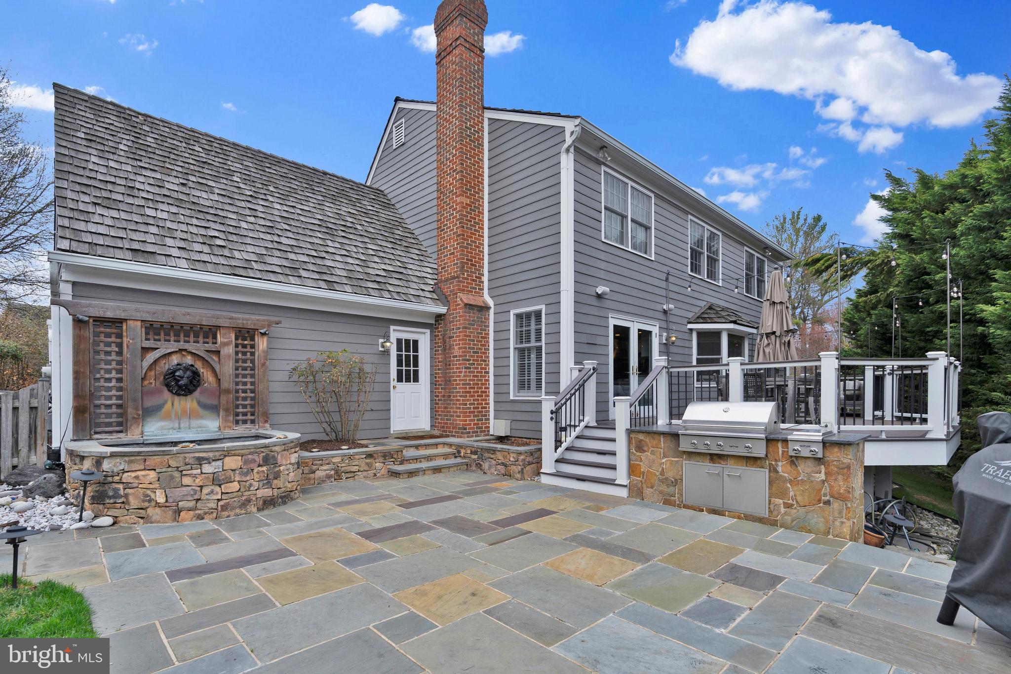 CHAIN BRIDGE SQUARE - Residential