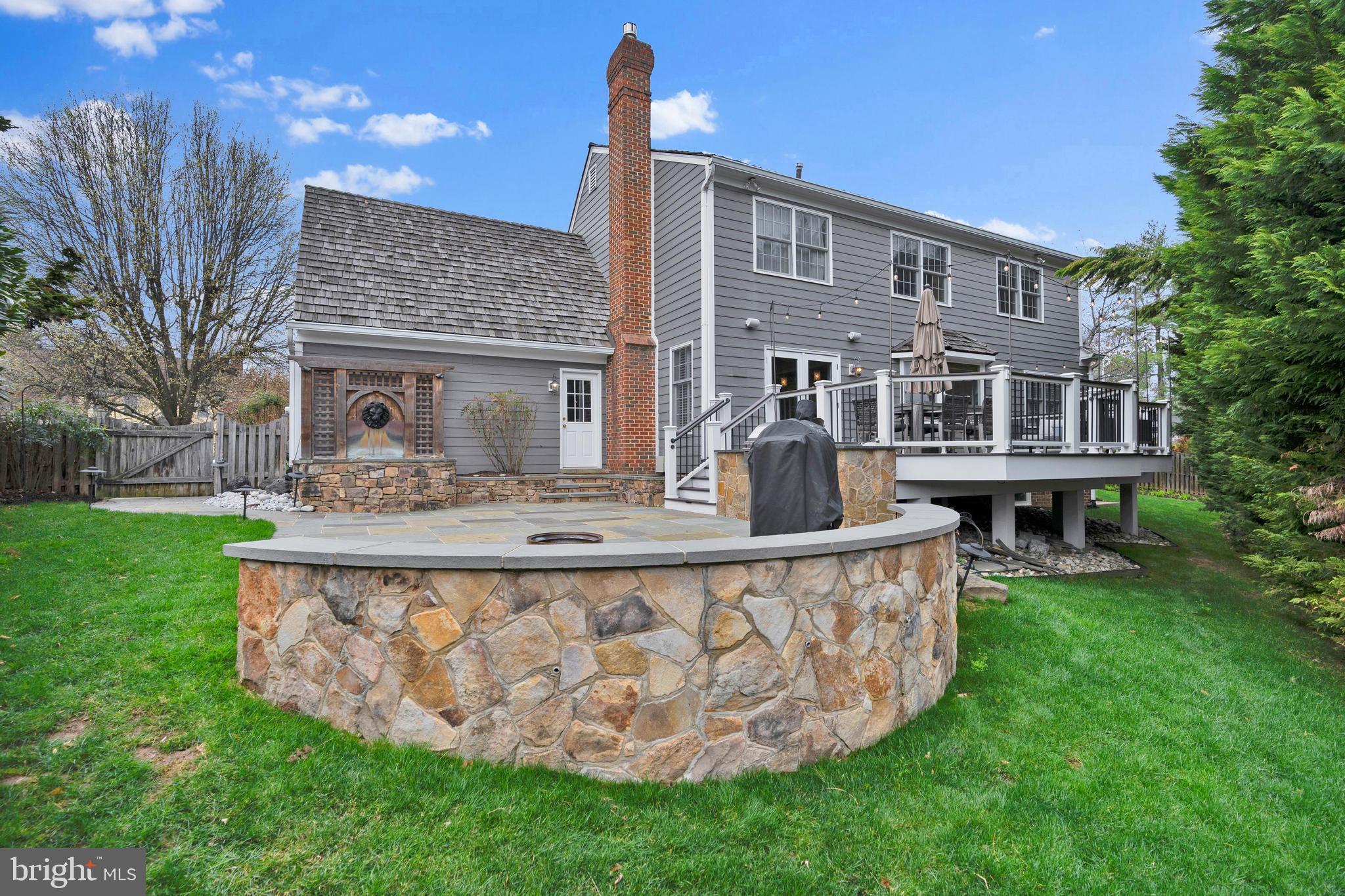 CHAIN BRIDGE SQUARE - Residential