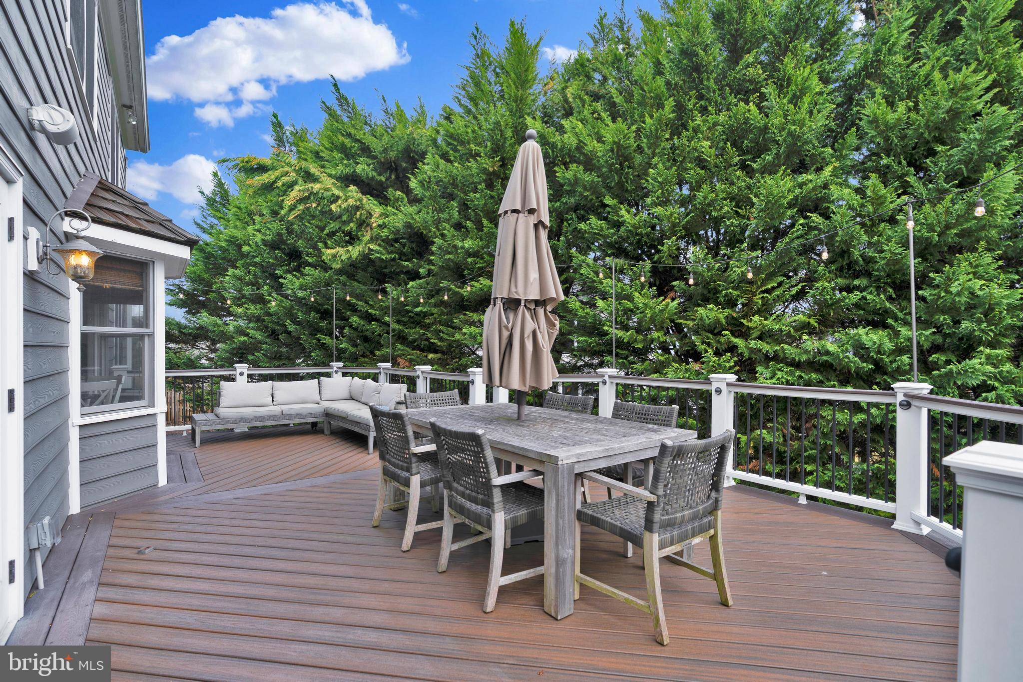 CHAIN BRIDGE SQUARE - Residential