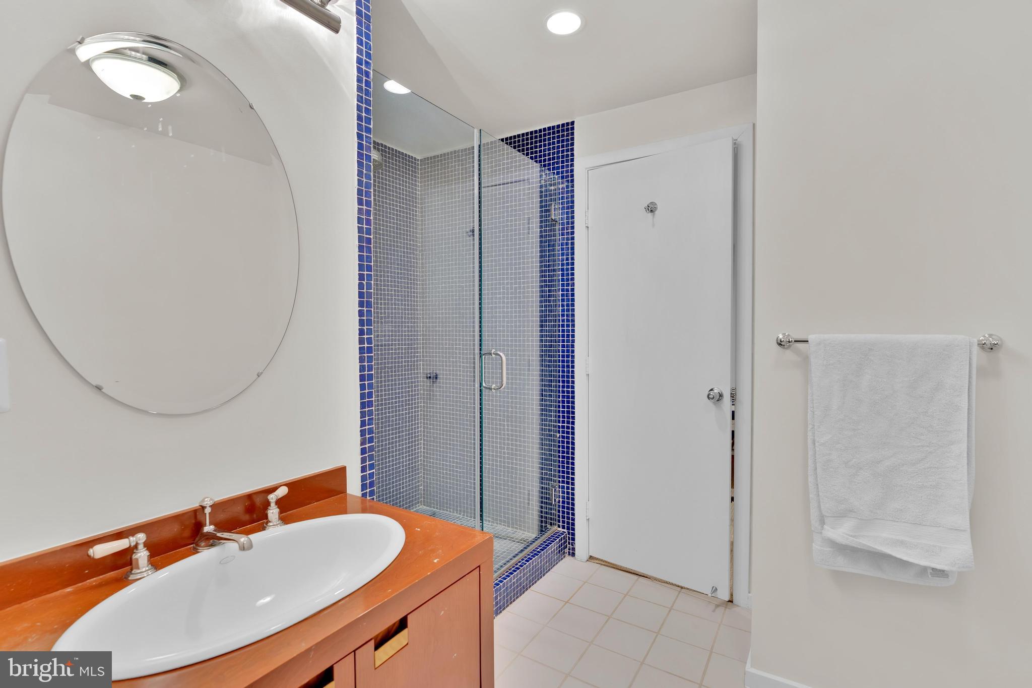 CHAIN BRIDGE SQUARE - Residential