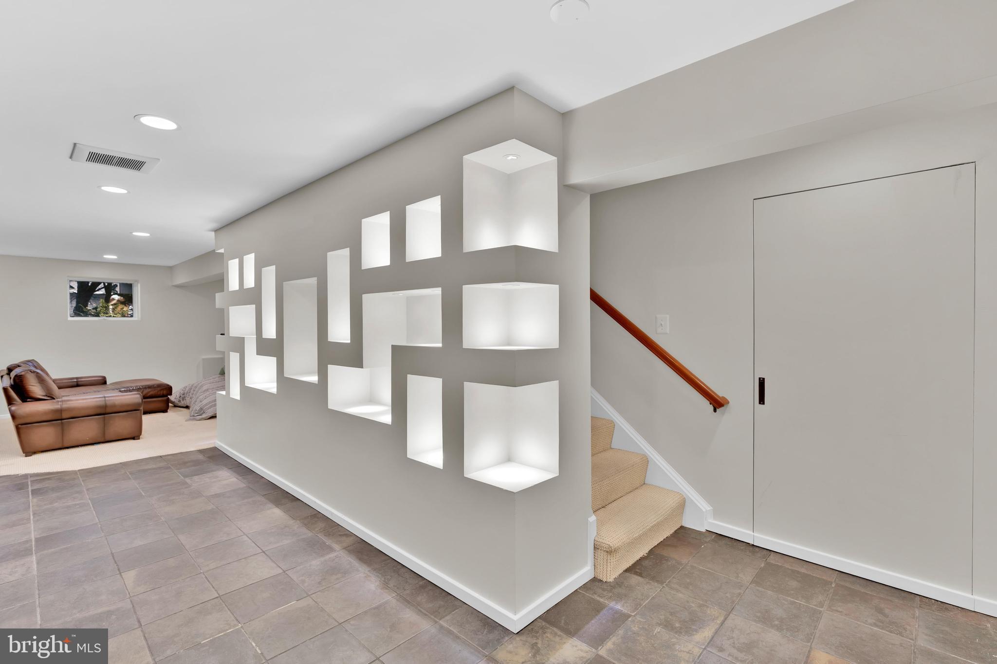 CHAIN BRIDGE SQUARE - Residential