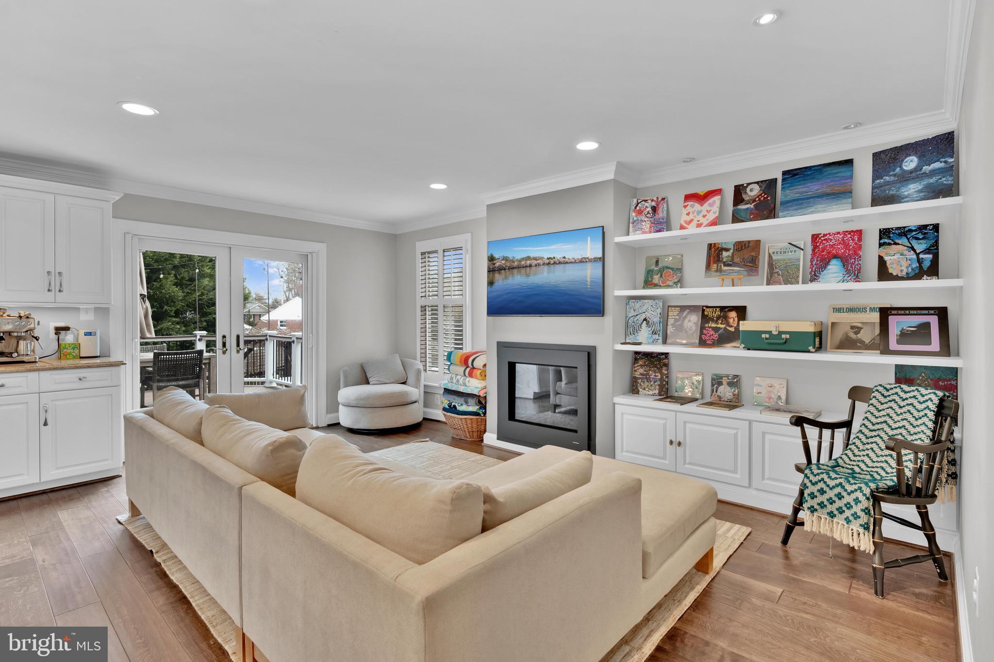 CHAIN BRIDGE SQUARE - Residential