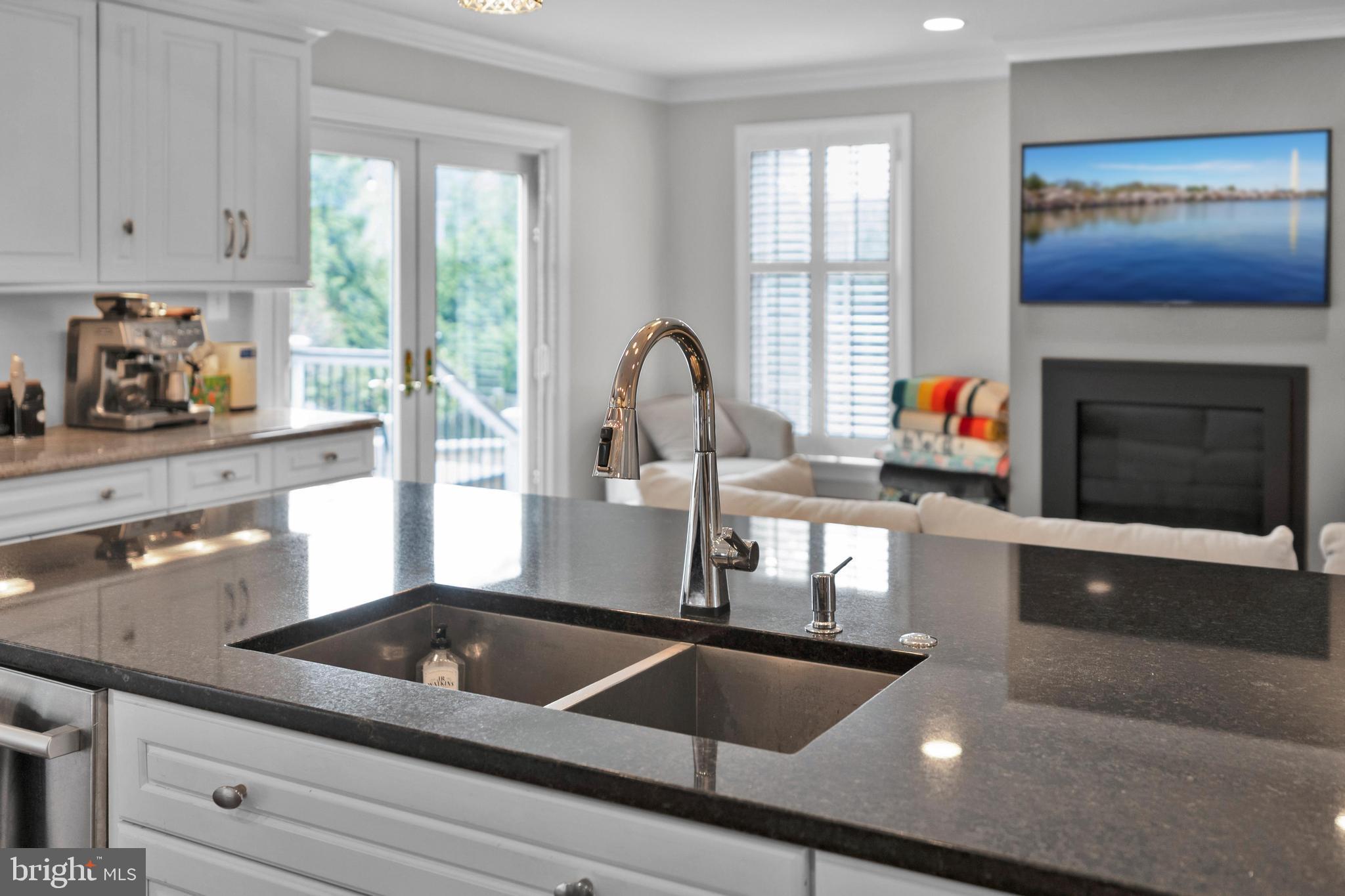 CHAIN BRIDGE SQUARE - Residential