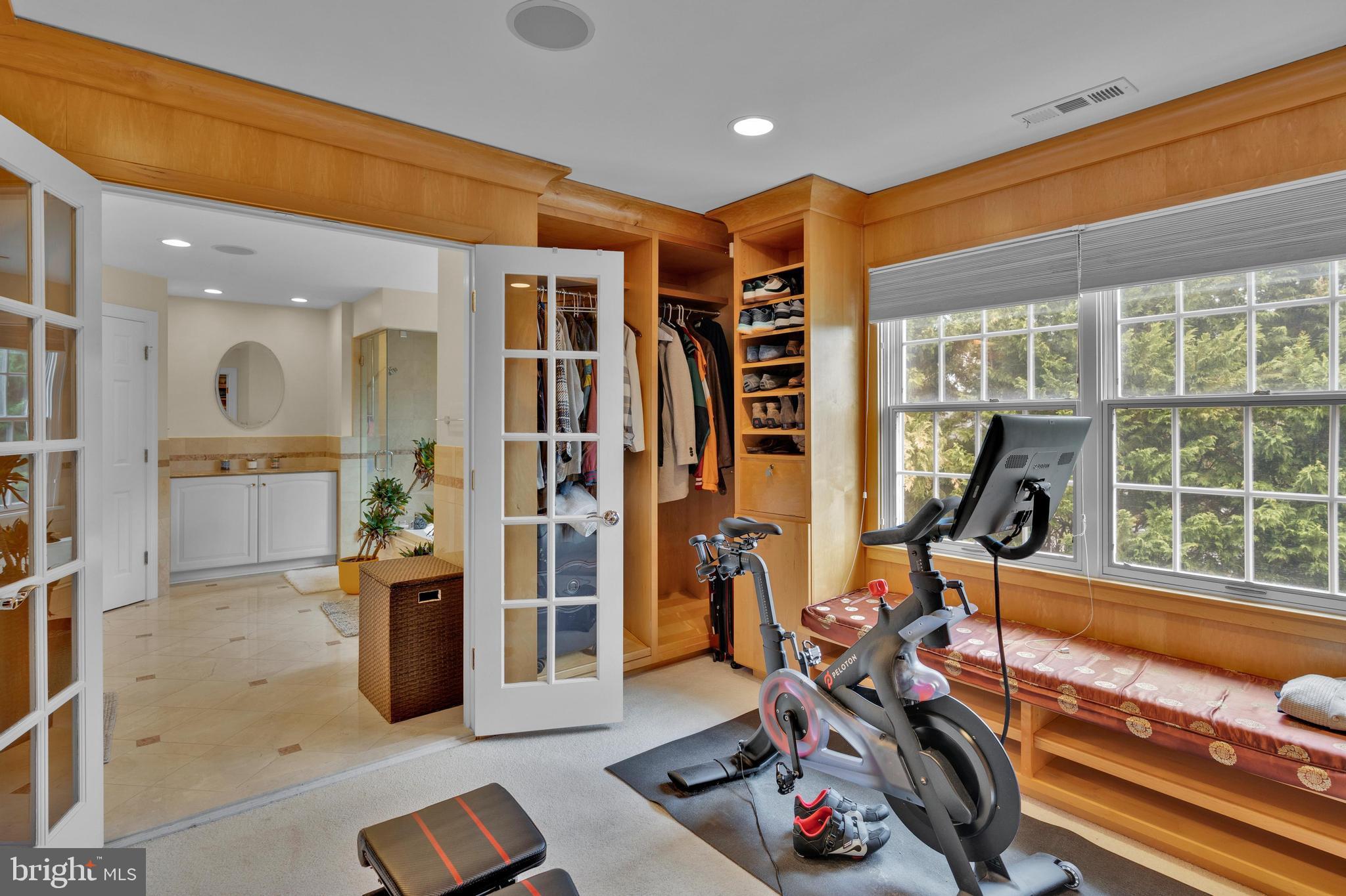 CHAIN BRIDGE SQUARE - Residential