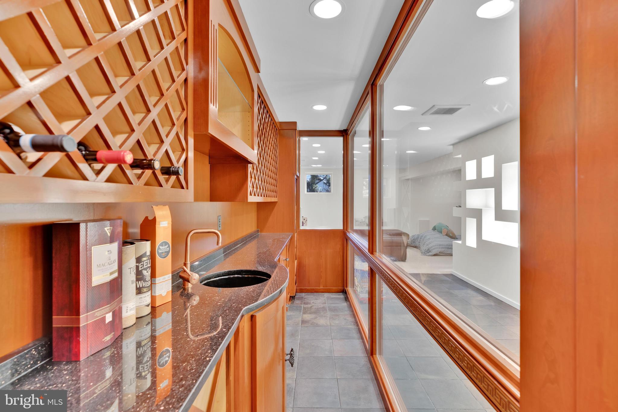 CHAIN BRIDGE SQUARE - Residential