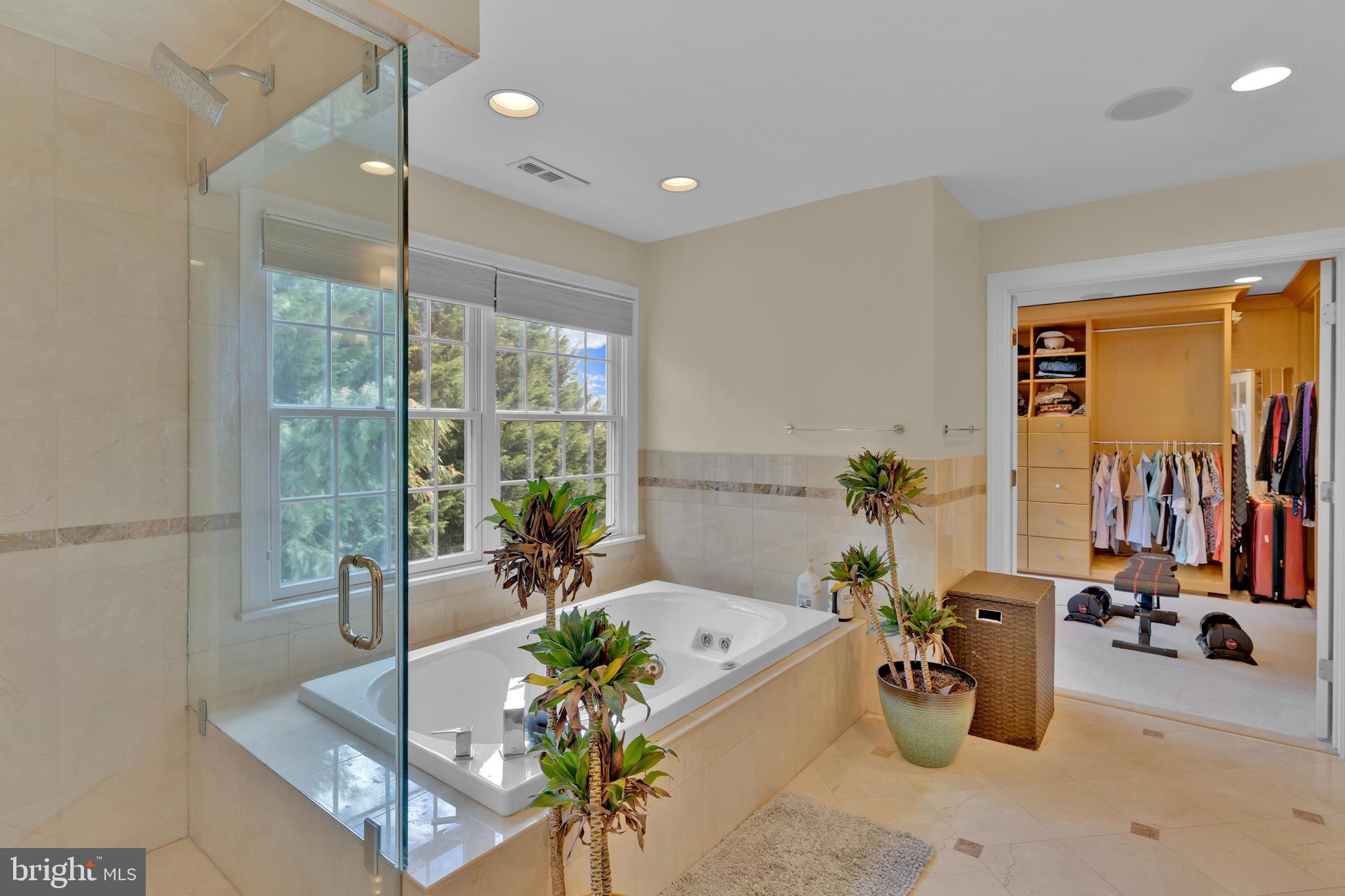 CHAIN BRIDGE SQUARE - Residential