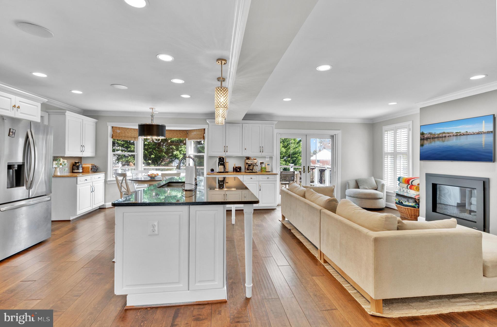 CHAIN BRIDGE SQUARE - Residential