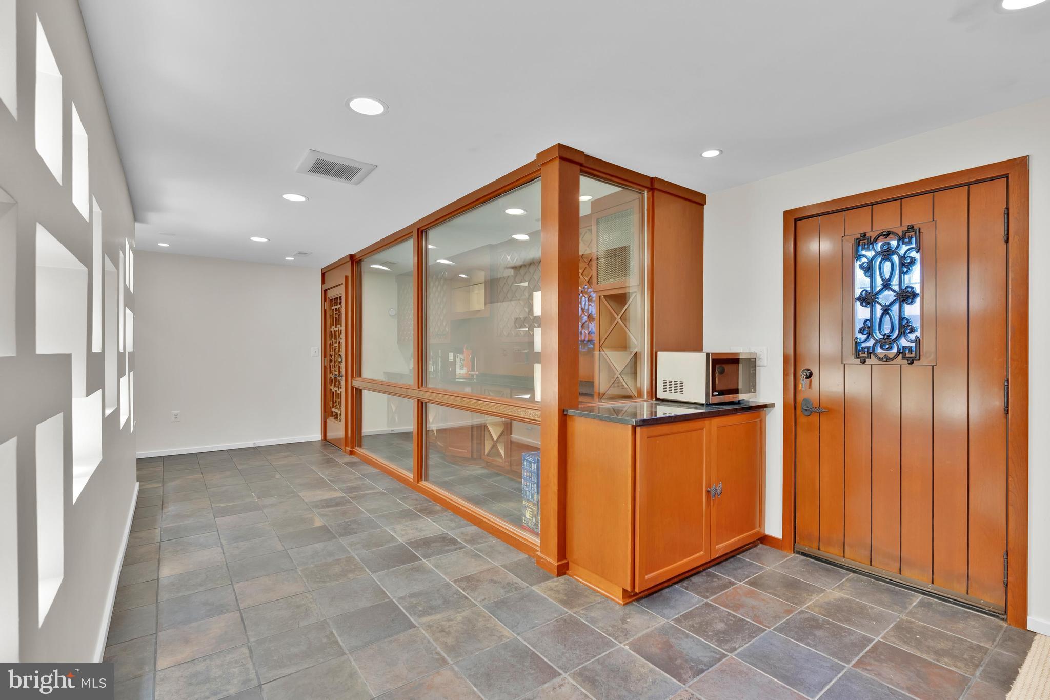 CHAIN BRIDGE SQUARE - Residential