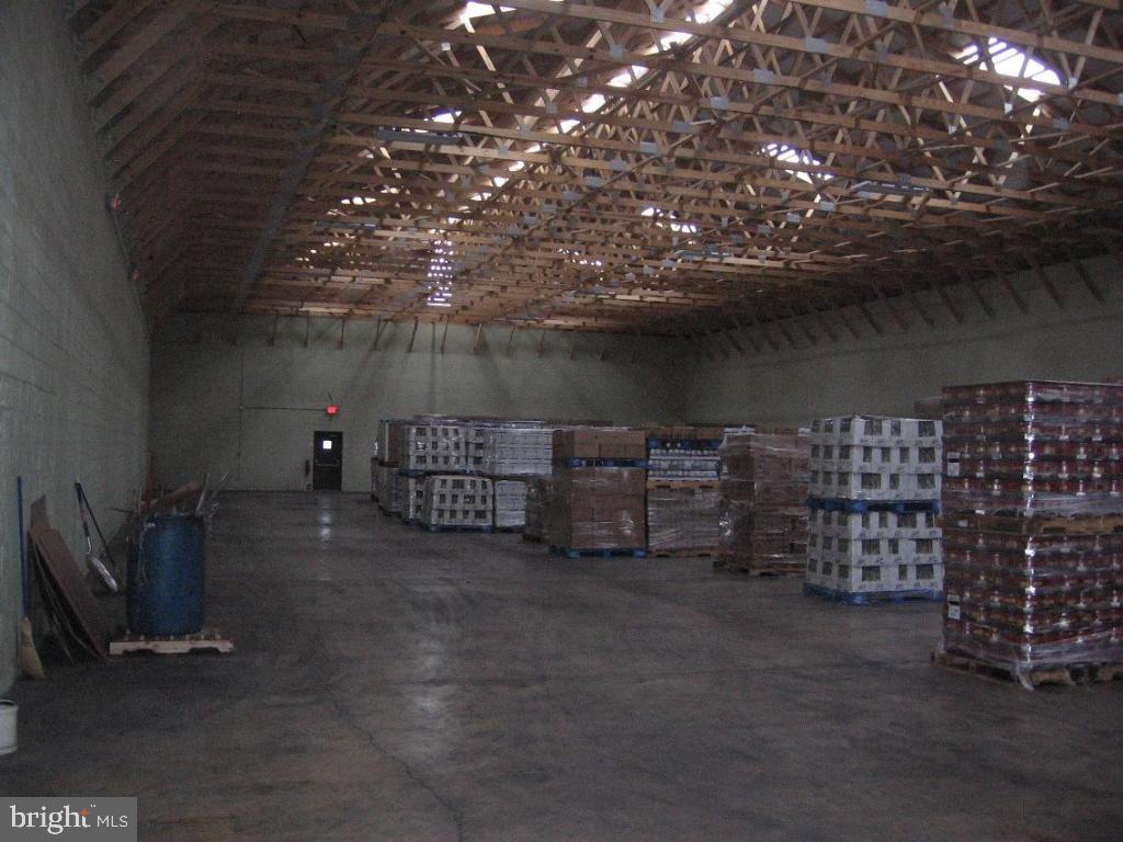 BOWMANSVILLE - Commercial Sale