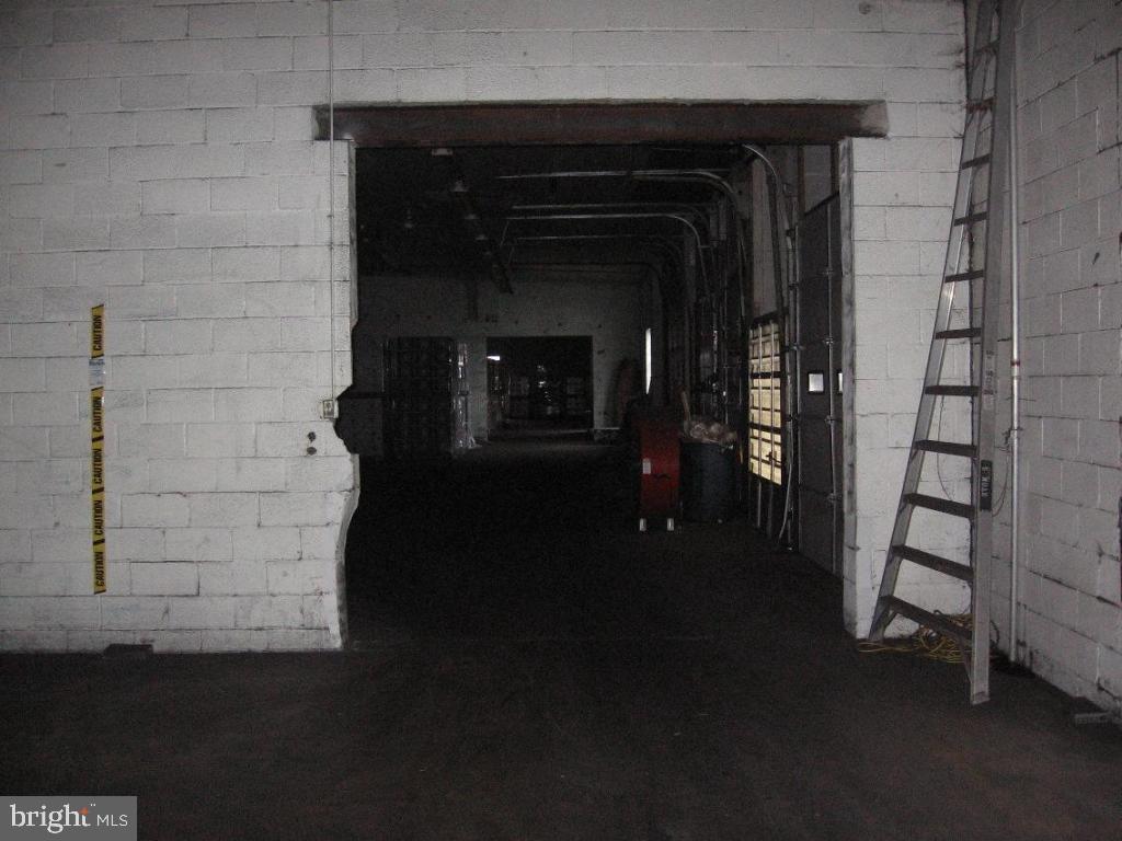 BOWMANSVILLE - Commercial Sale