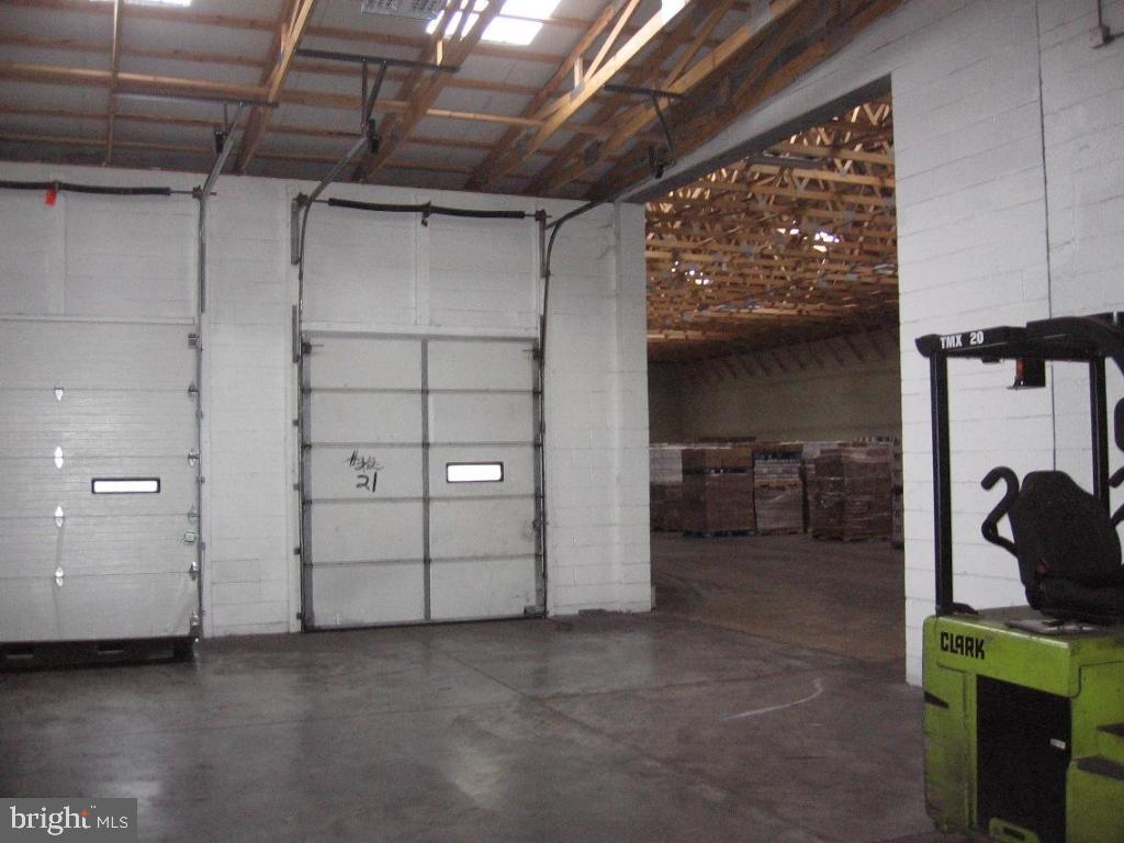 BOWMANSVILLE - Commercial Sale