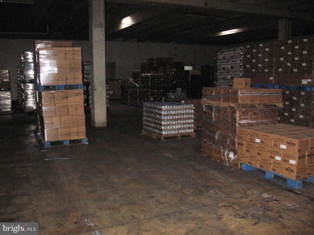 BOWMANSVILLE - Commercial Sale