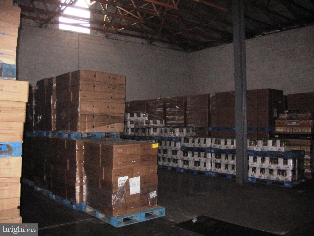 BOWMANSVILLE - Commercial Sale