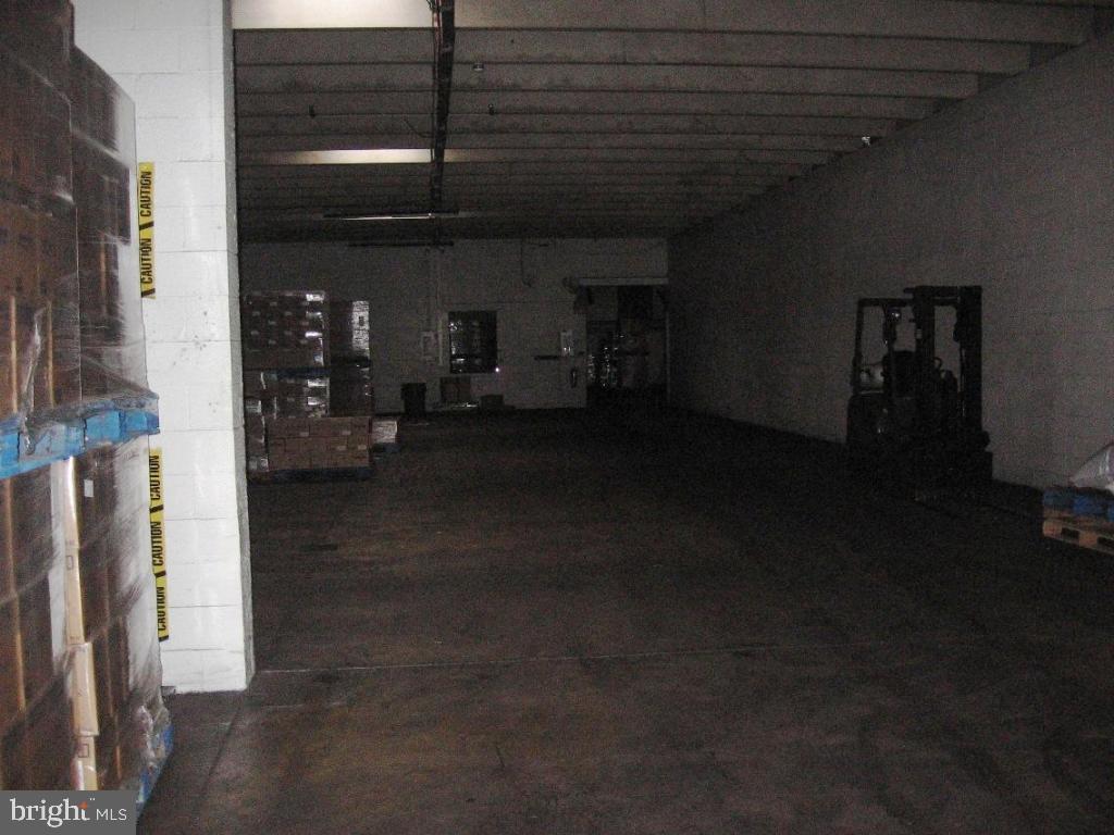 BOWMANSVILLE - Commercial Sale