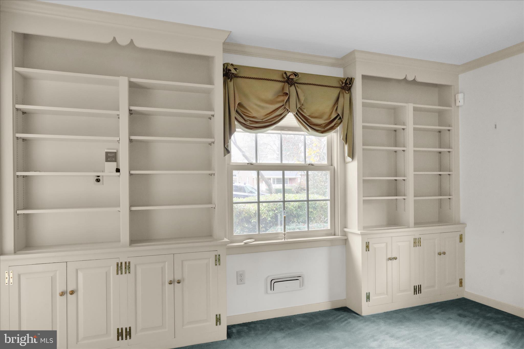 SCHOOL LANE HILLS - Residential