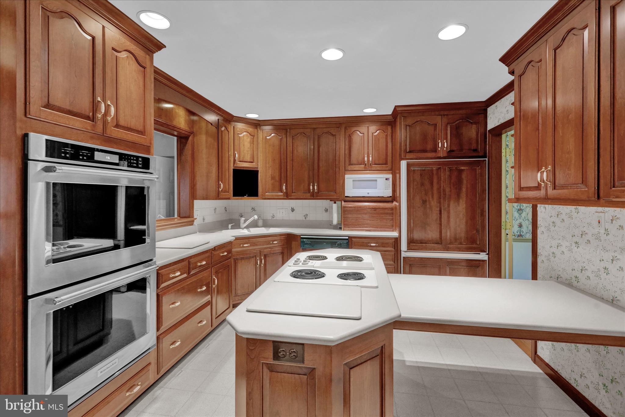 SCHOOL LANE HILLS - Residential